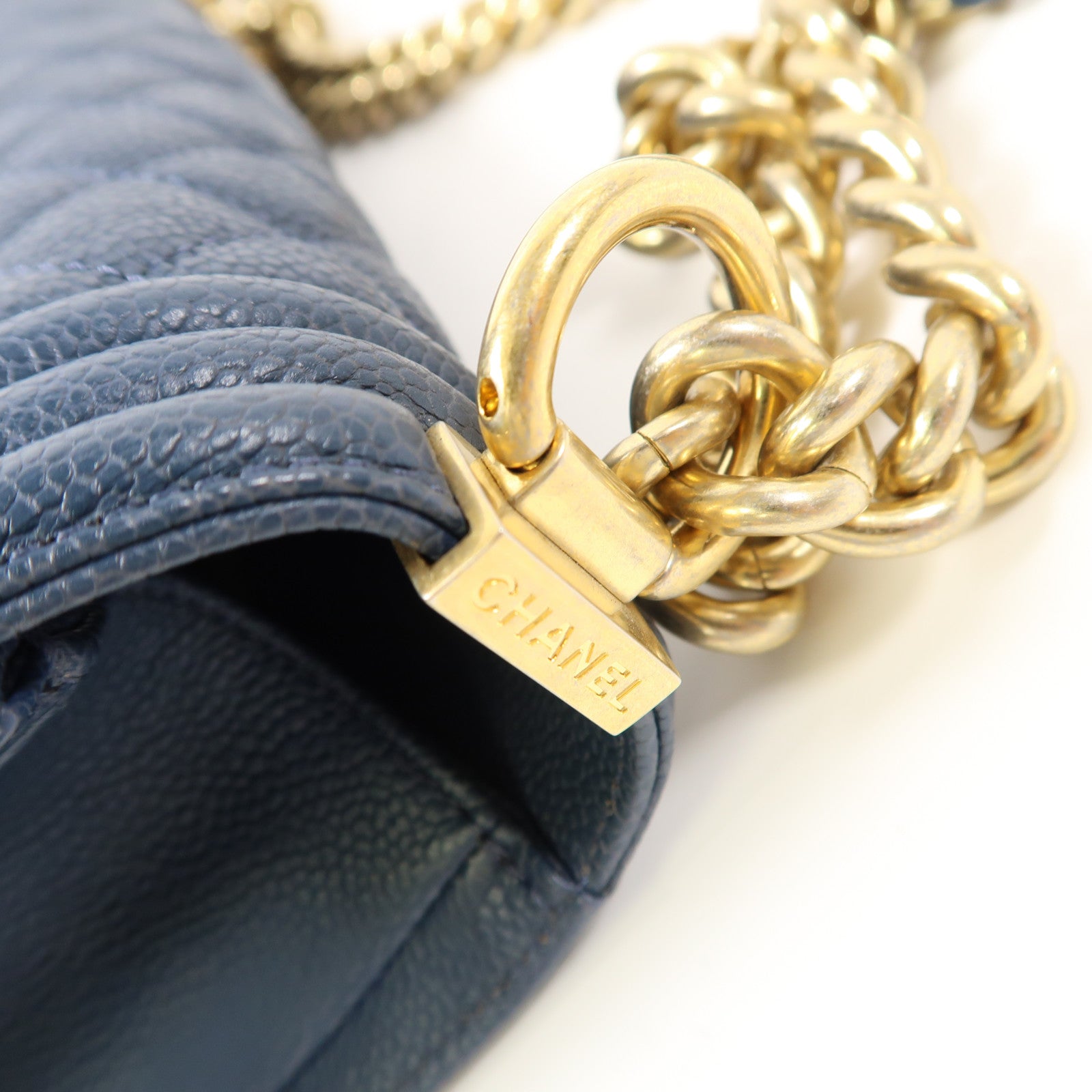 CHANEL 牛皮皮革Boy 25金扣鏈帶肩背袋