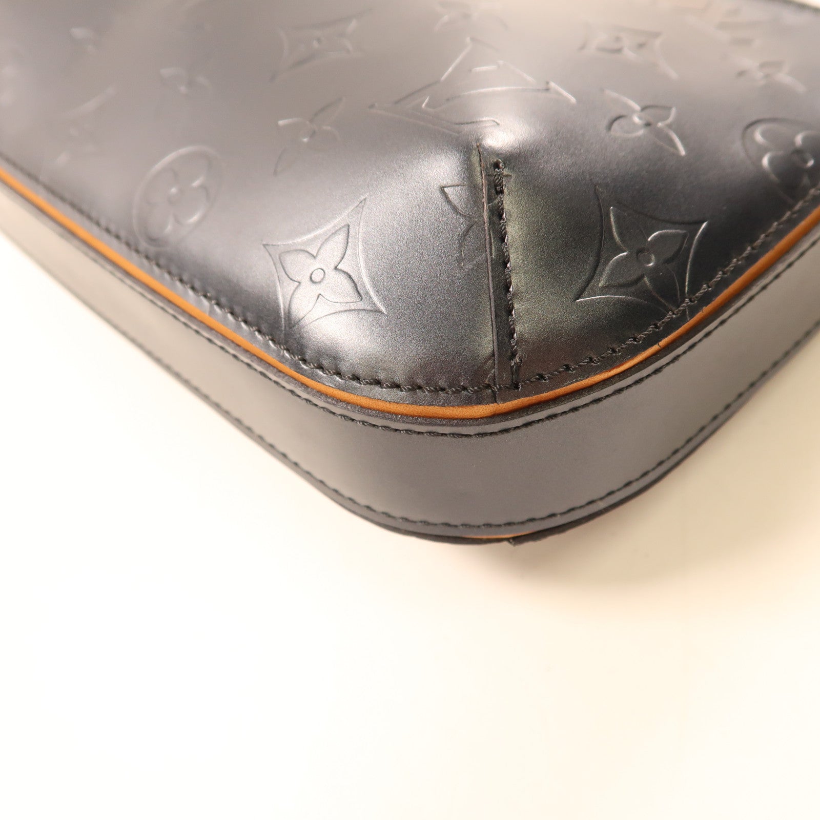 LOUIS VUITTON 牛皮皮革Matt Fowler Noir銀扣肩背袋