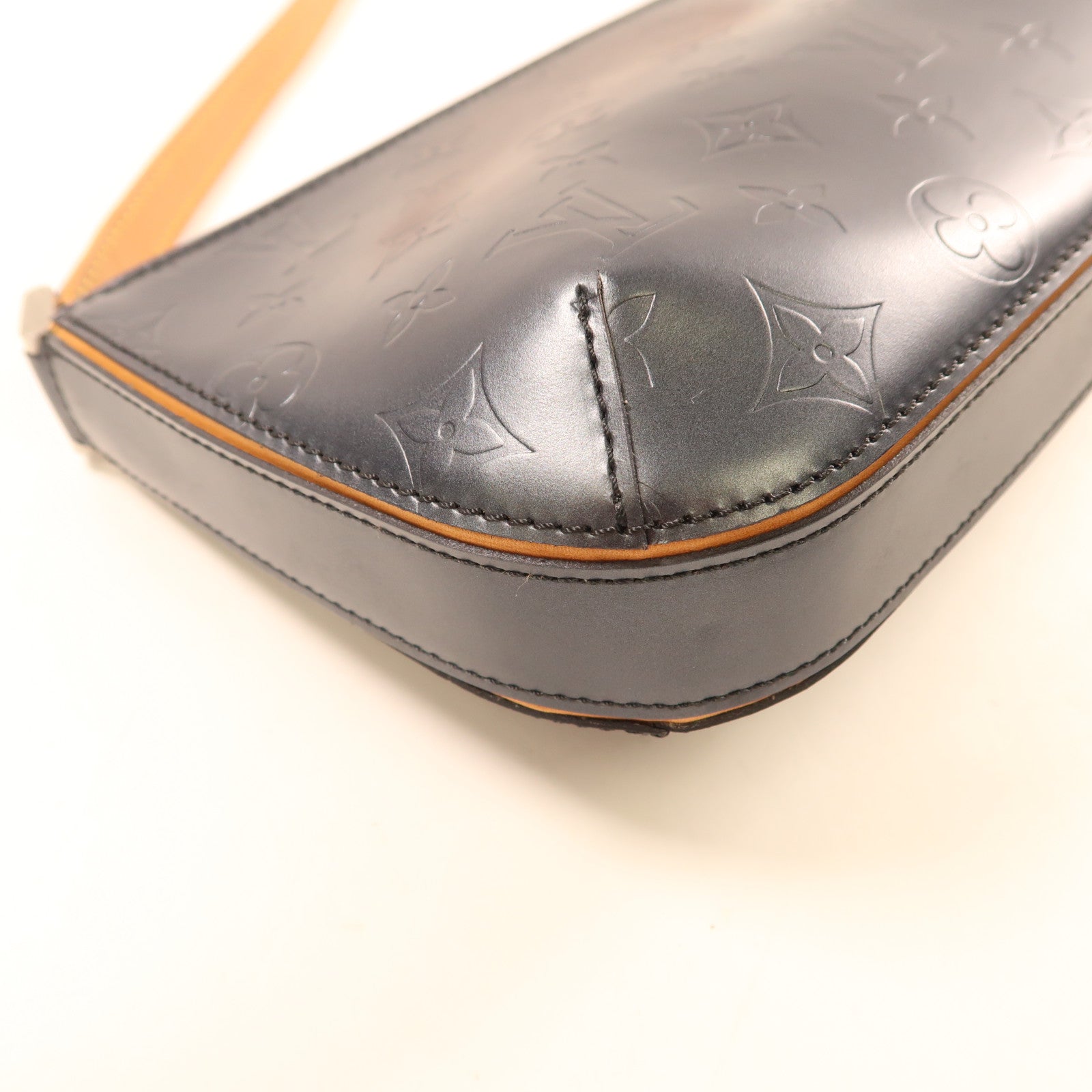LOUIS VUITTON 牛皮皮革Matt Fowler Noir銀扣肩背袋