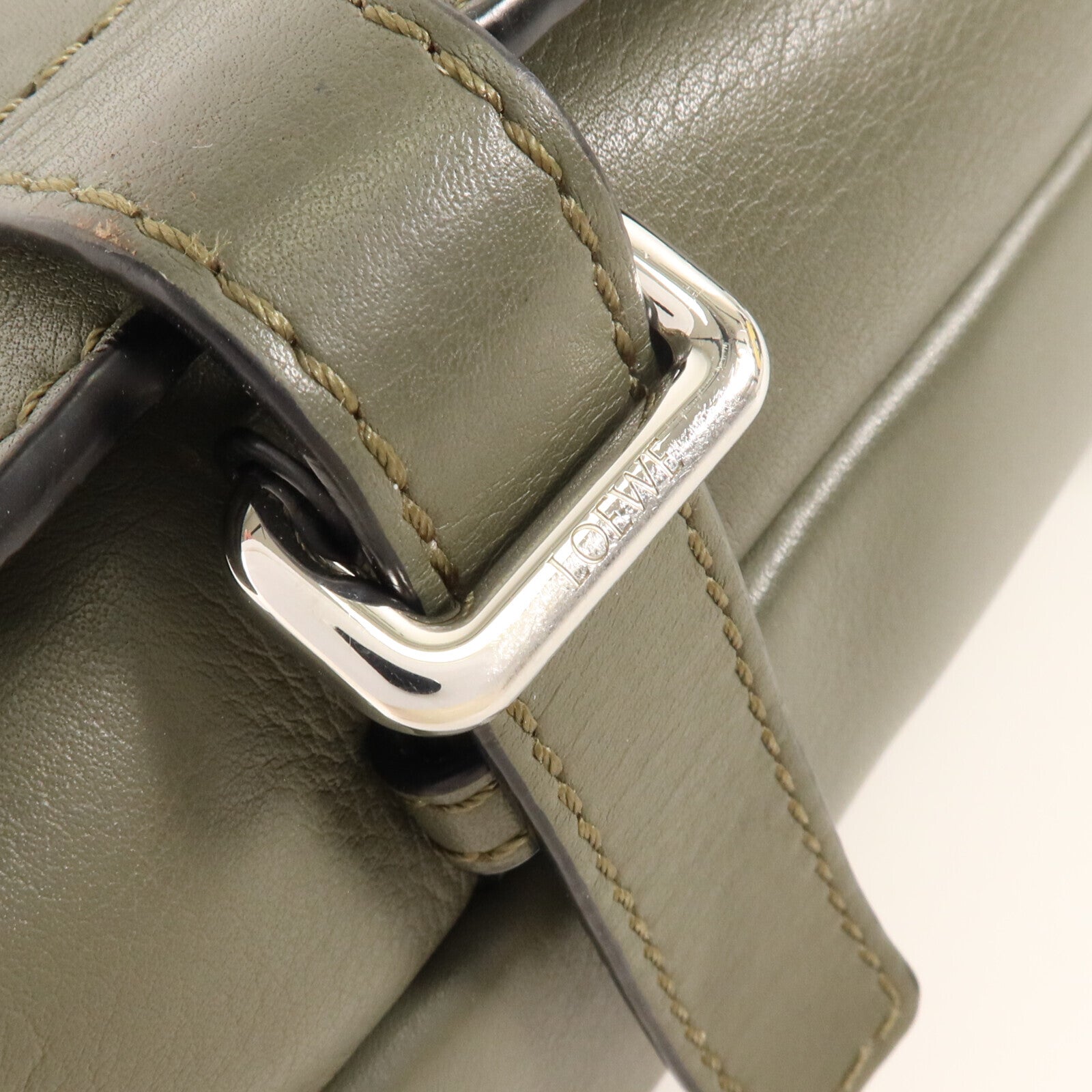 LOEWE 牛皮皮革Military XS銀扣肩背袋