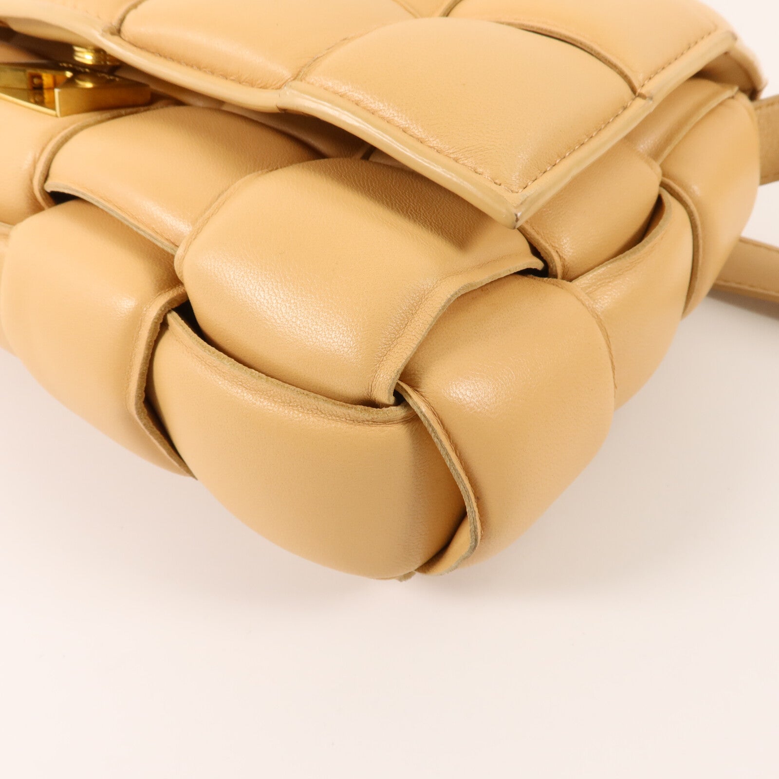 BOTTEGA VENETA 羊皮皮革Cassette Medium肩背袋
