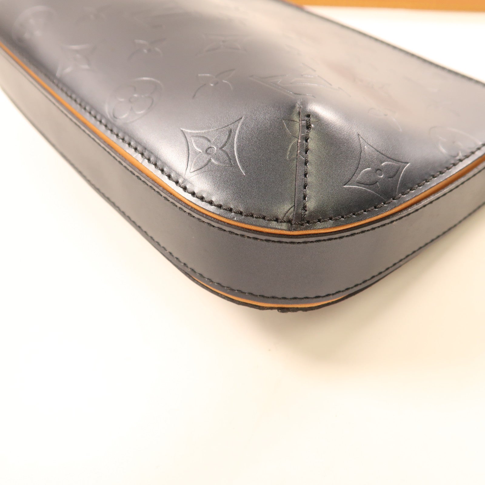 LOUIS VUITTON 牛皮皮革Matt Fowler Noir銀扣肩背袋