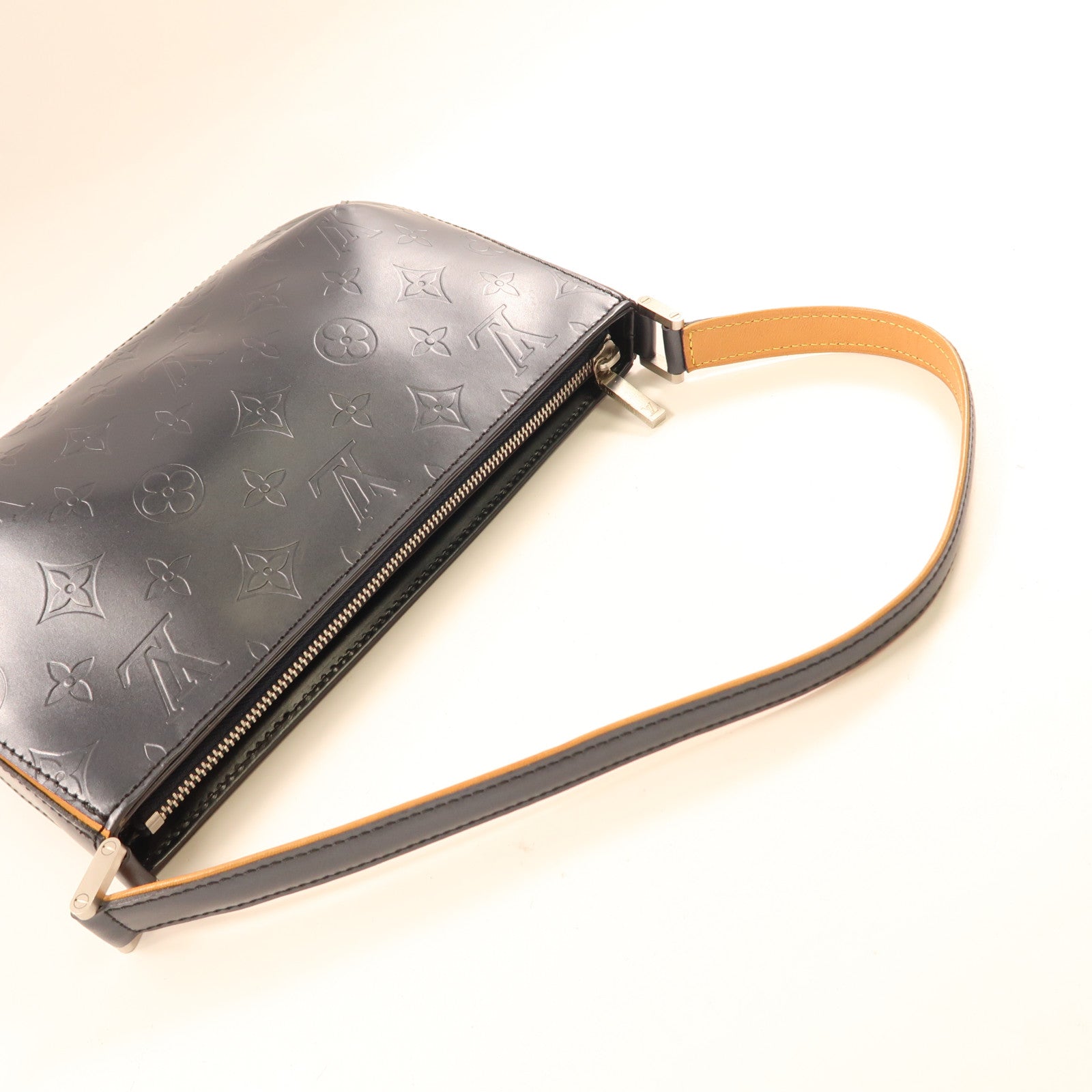 LOUIS VUITTON 牛皮皮革Matt Fowler Noir銀扣肩背袋