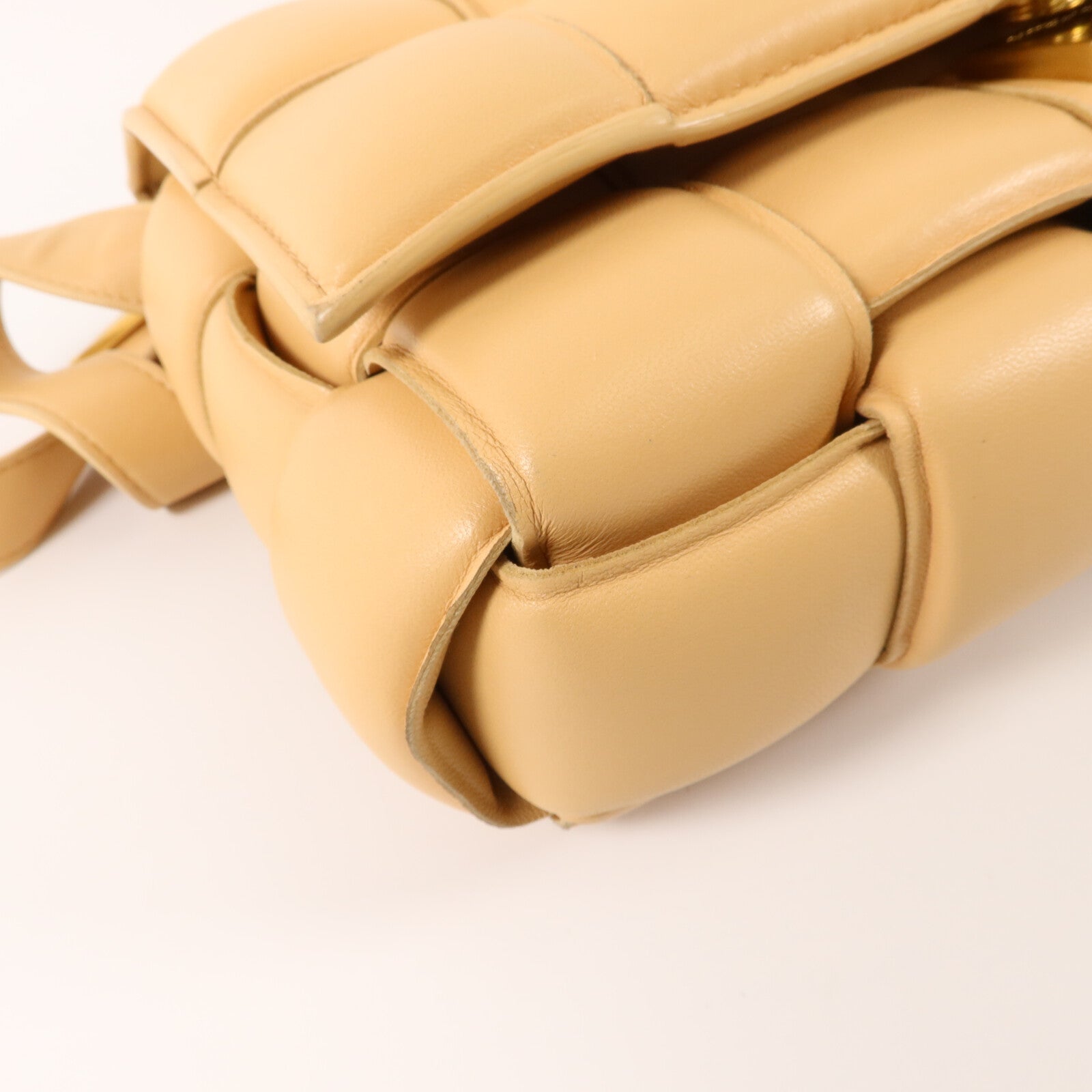 BOTTEGA VENETA 羊皮皮革Cassette Medium肩背袋
