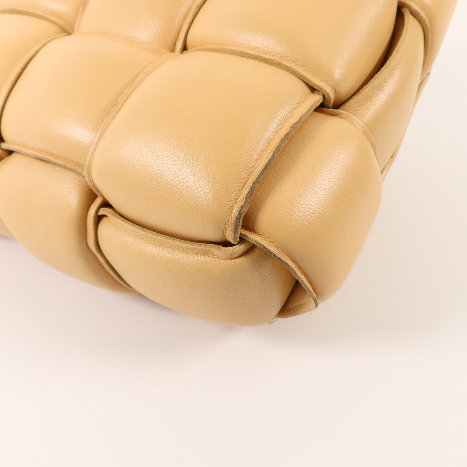 BOTTEGA VENETA 羊皮皮革Cassette Medium肩背袋