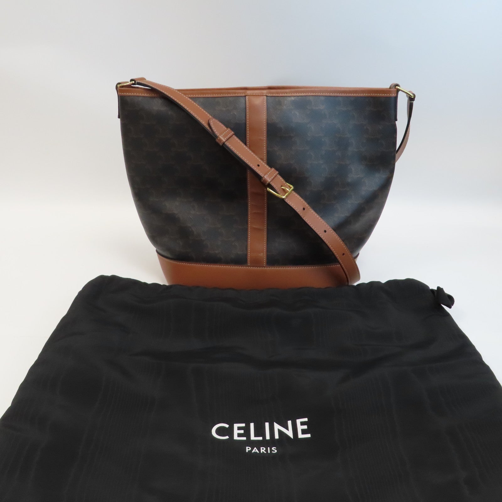 CELINE 塗層帆布Medium Triomphe Bucket金扣肩背袋啡色
