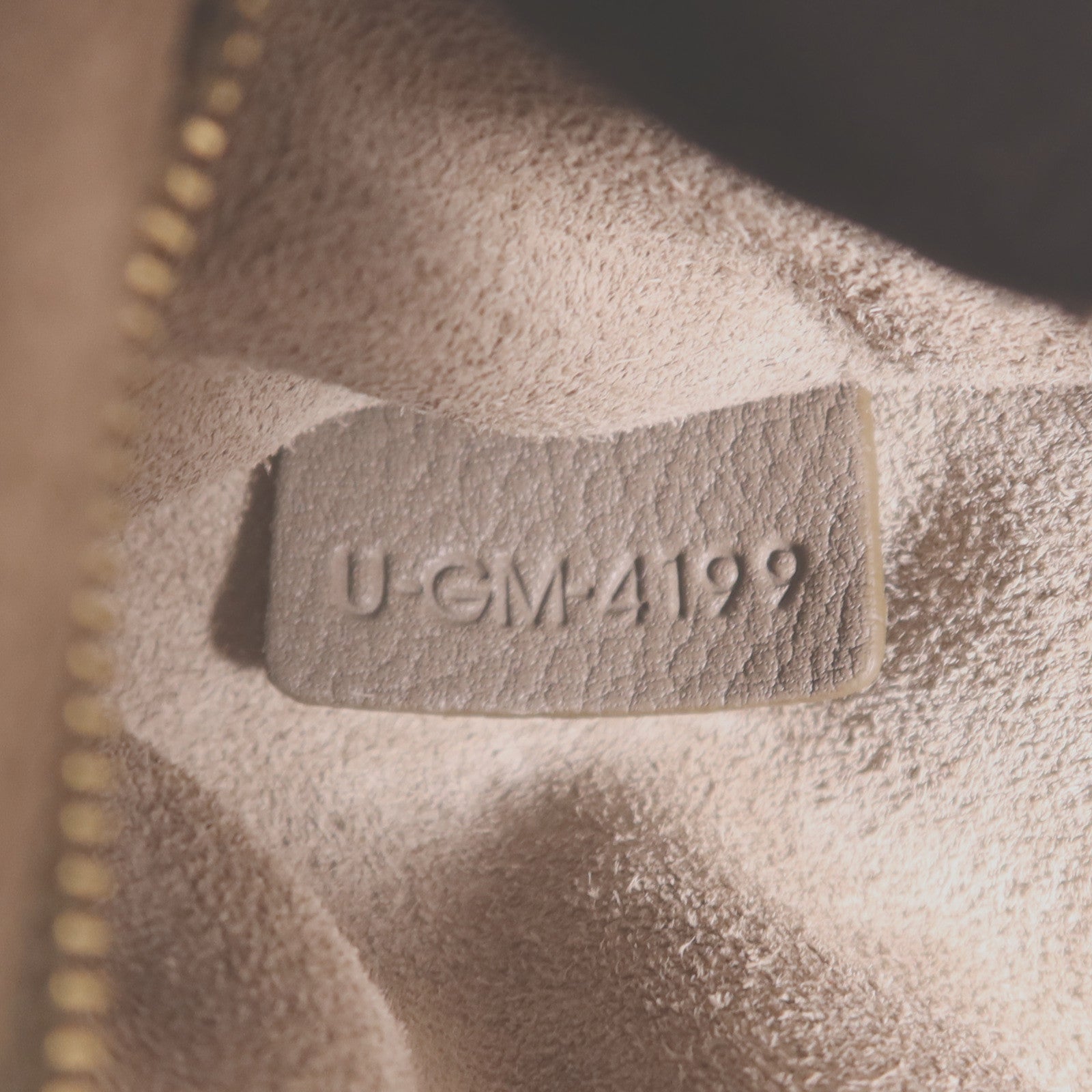 CELINE 牛皮皮革Sangle Bucket金扣肩背袋