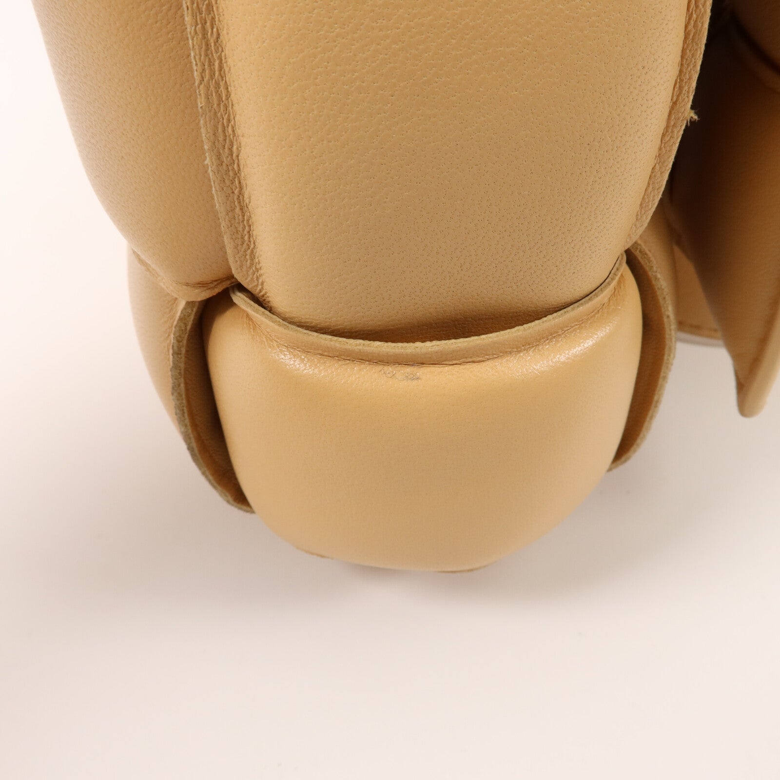 BOTTEGA VENETA 羊皮皮革Cassette Medium肩背袋