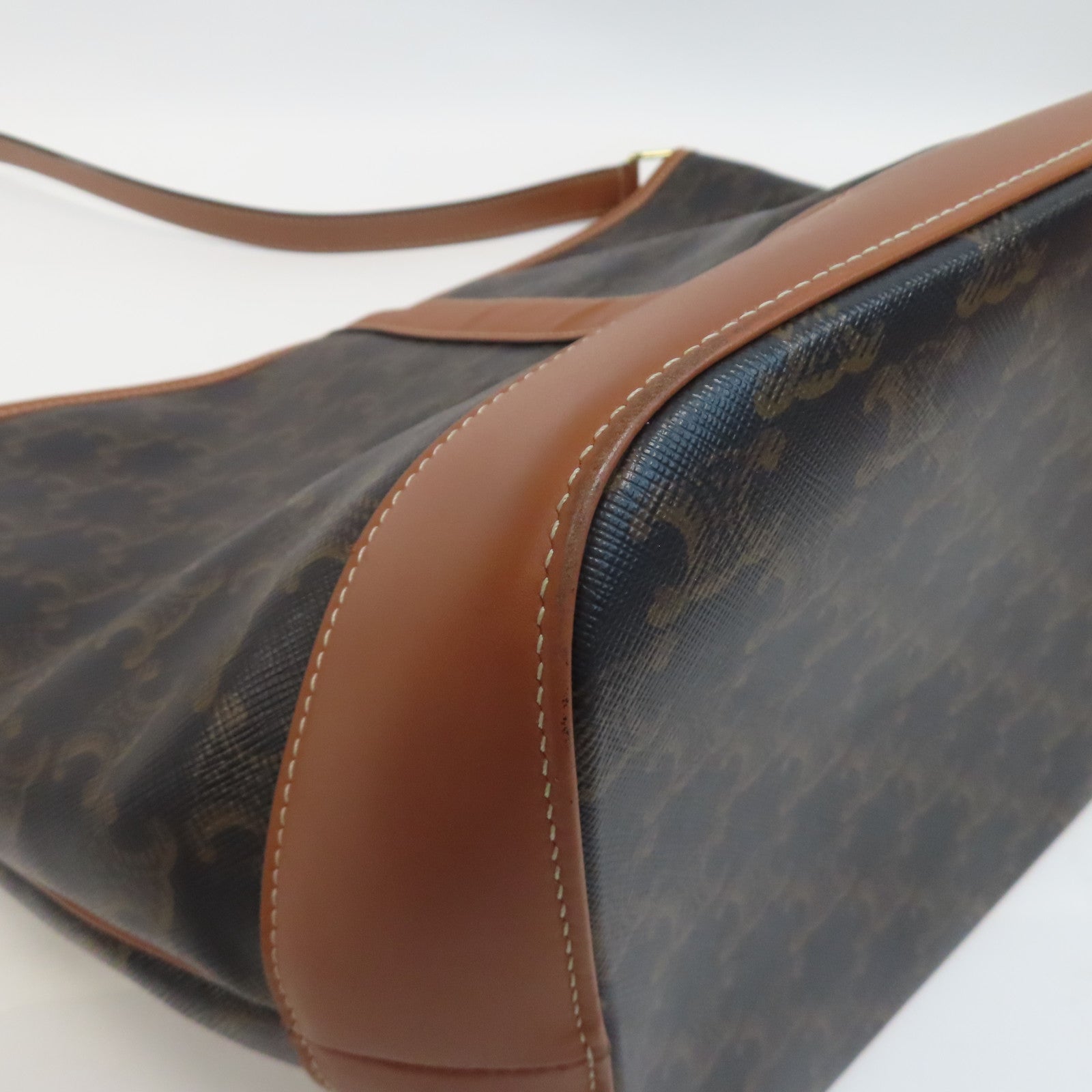 CELINE 塗層帆布Medium Triomphe Bucket金扣肩背袋啡色