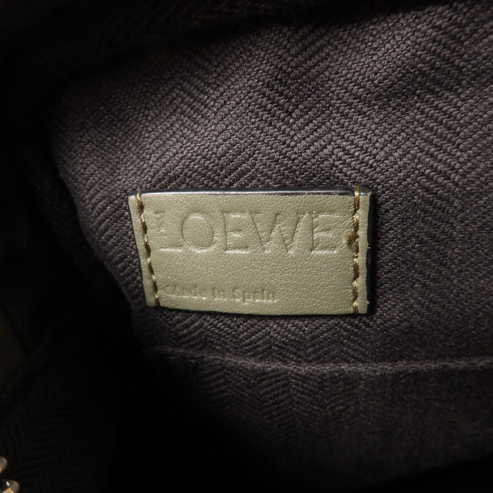 LOEWE 牛皮皮革Military XS銀扣肩背袋