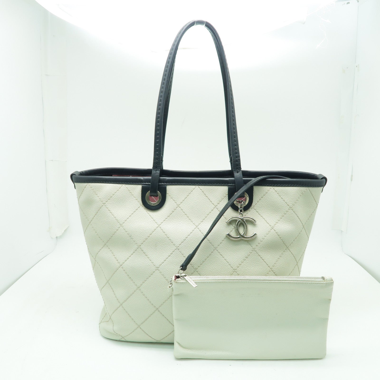CHANEL 【激減優惠】菱格Caviar皮革Tote Bag銀扣手挽袋白色/黑色