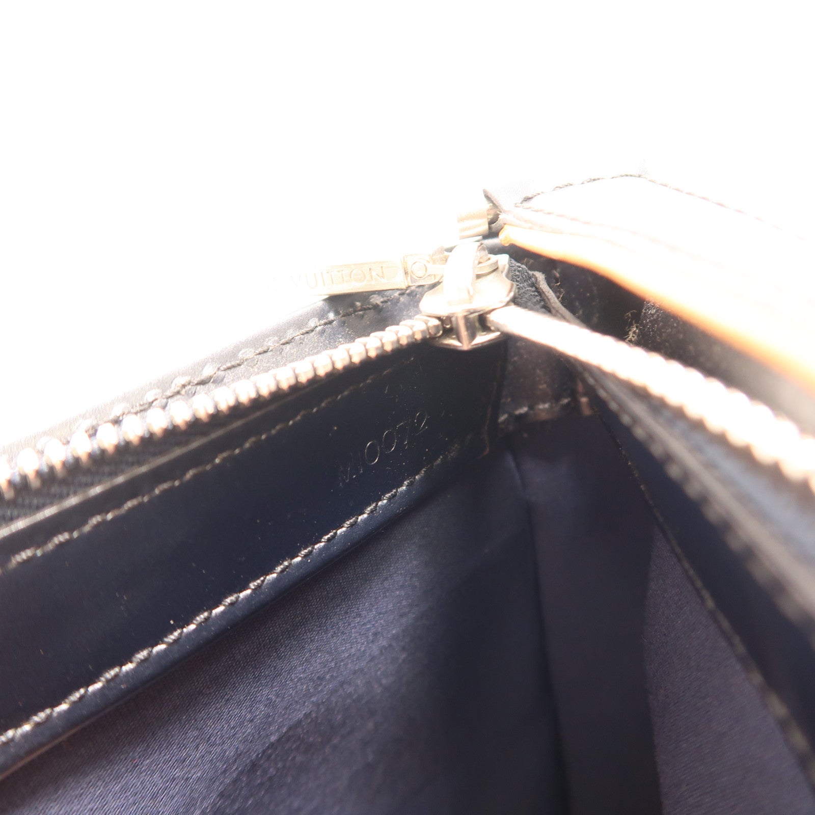 LOUIS VUITTON 牛皮皮革Matt Fowler Noir銀扣肩背袋