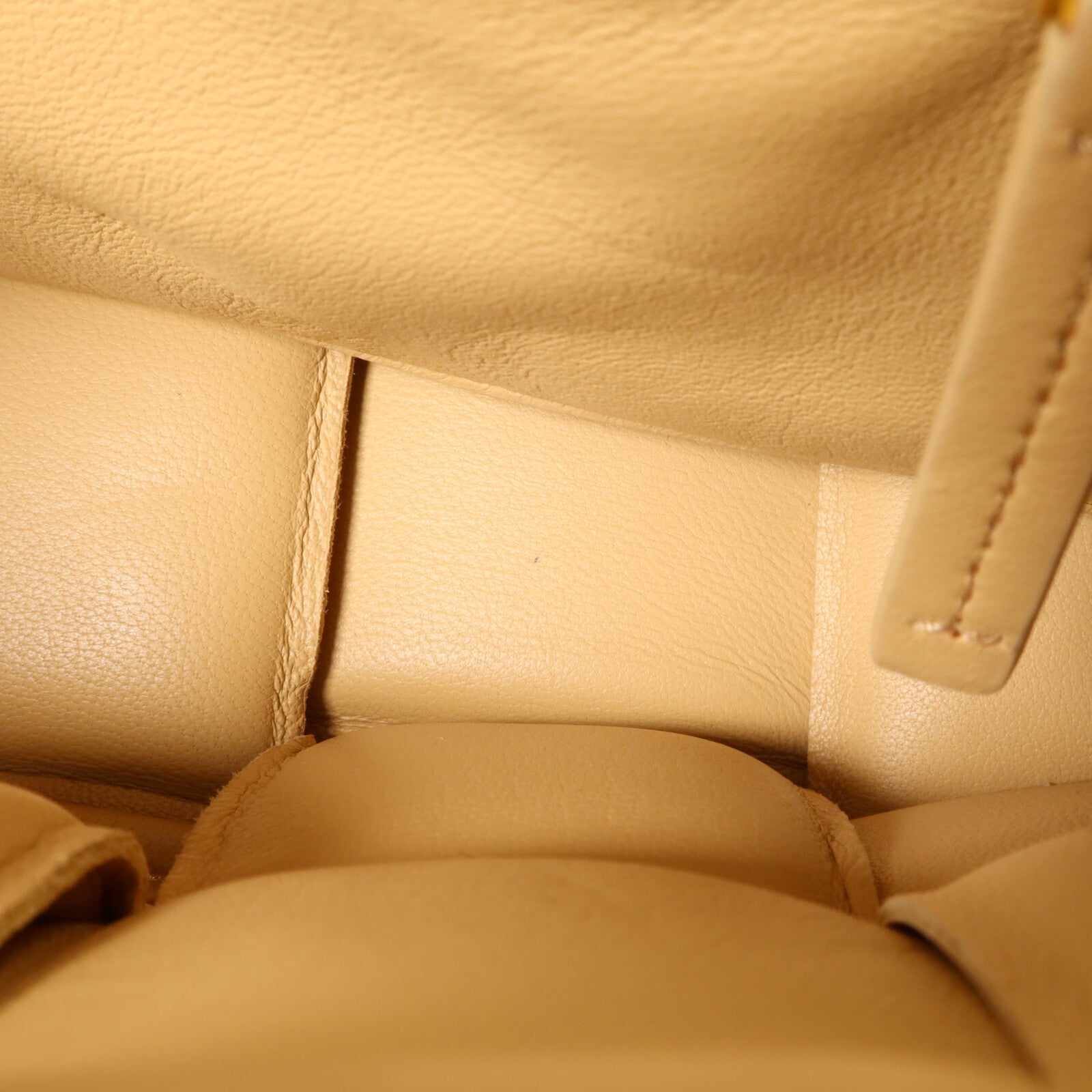 BOTTEGA VENETA 羊皮皮革Cassette Medium肩背袋