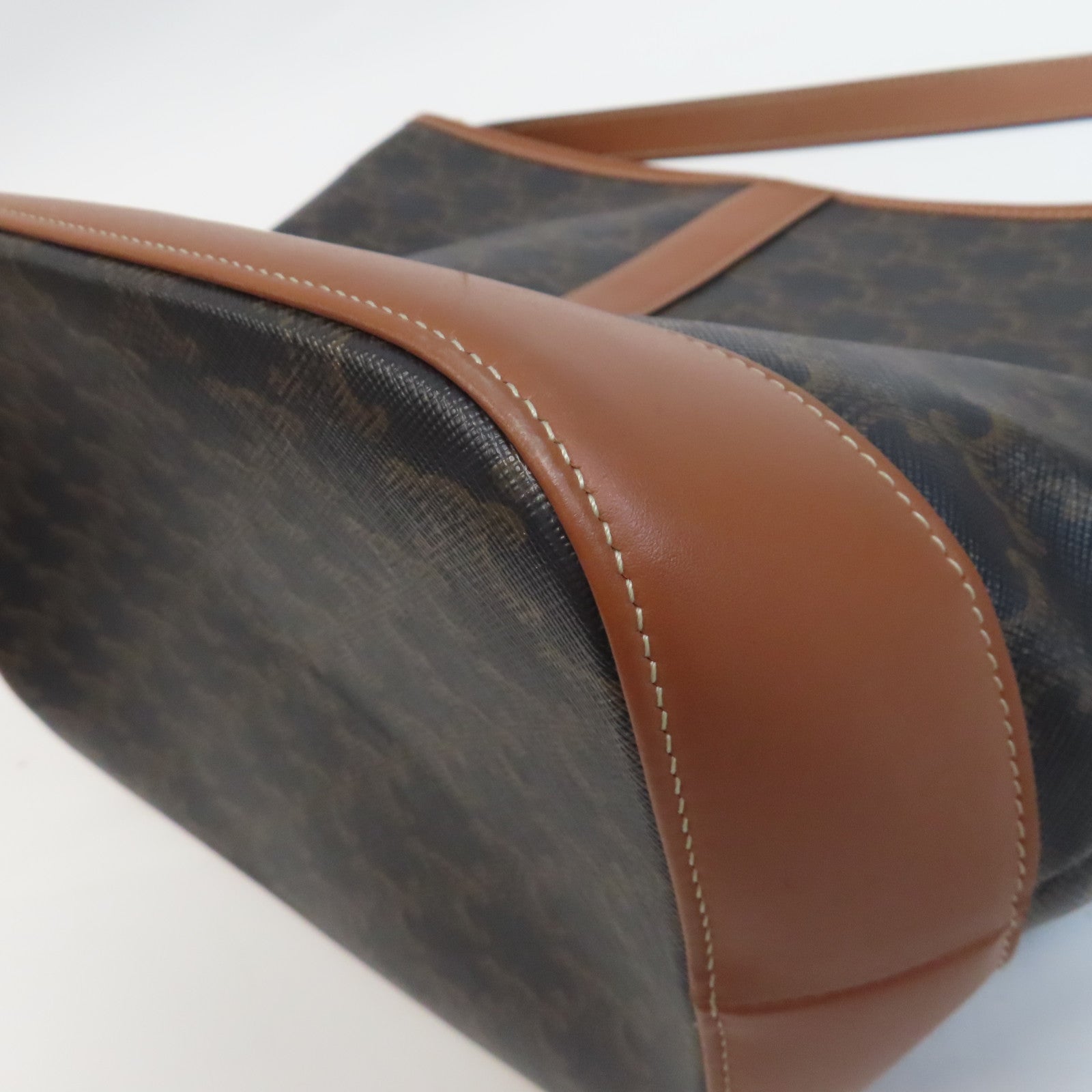 CELINE 塗層帆布Medium Triomphe Bucket金扣肩背袋啡色