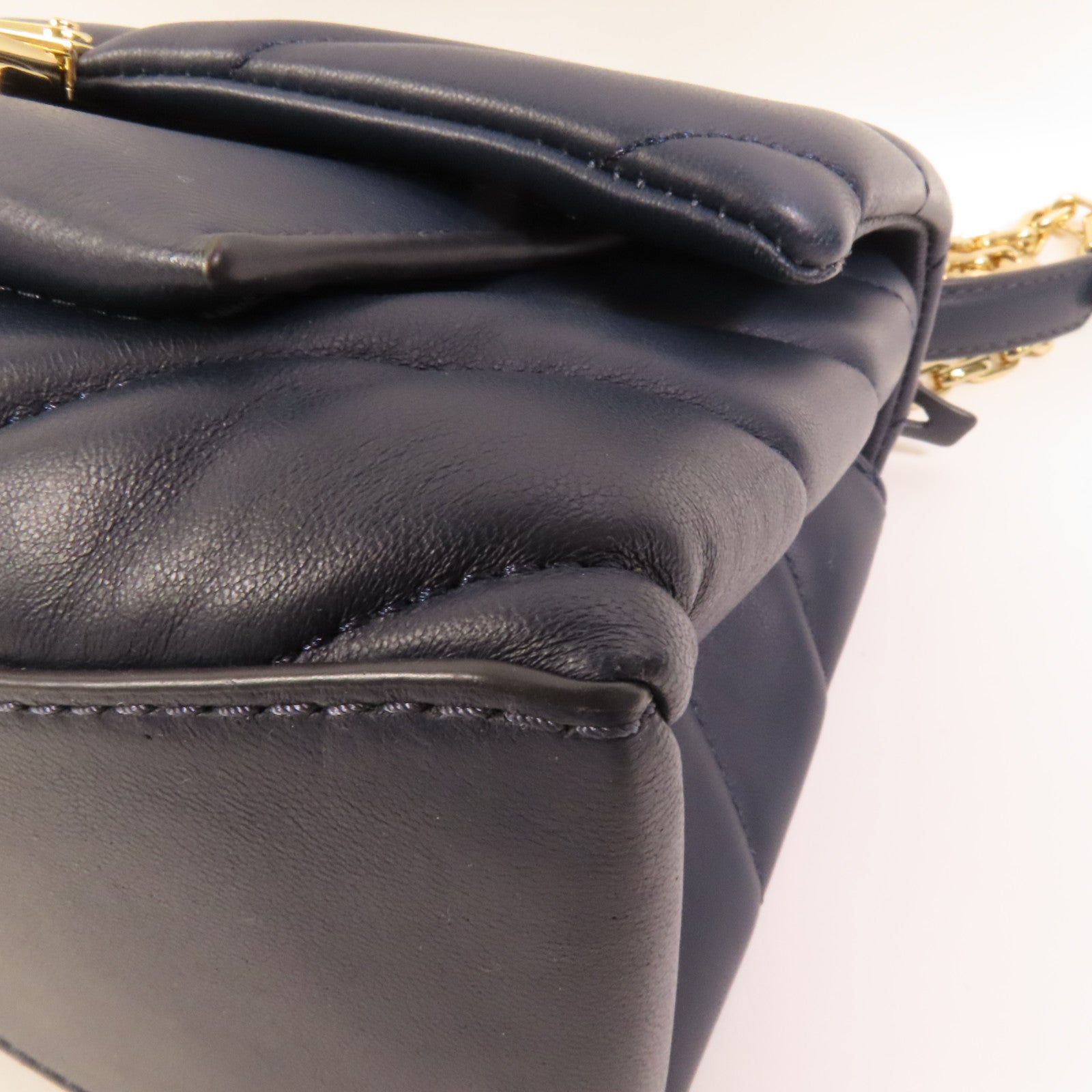 Michael Kors 牛皮皮革Chain Shoulder金扣肩背袋