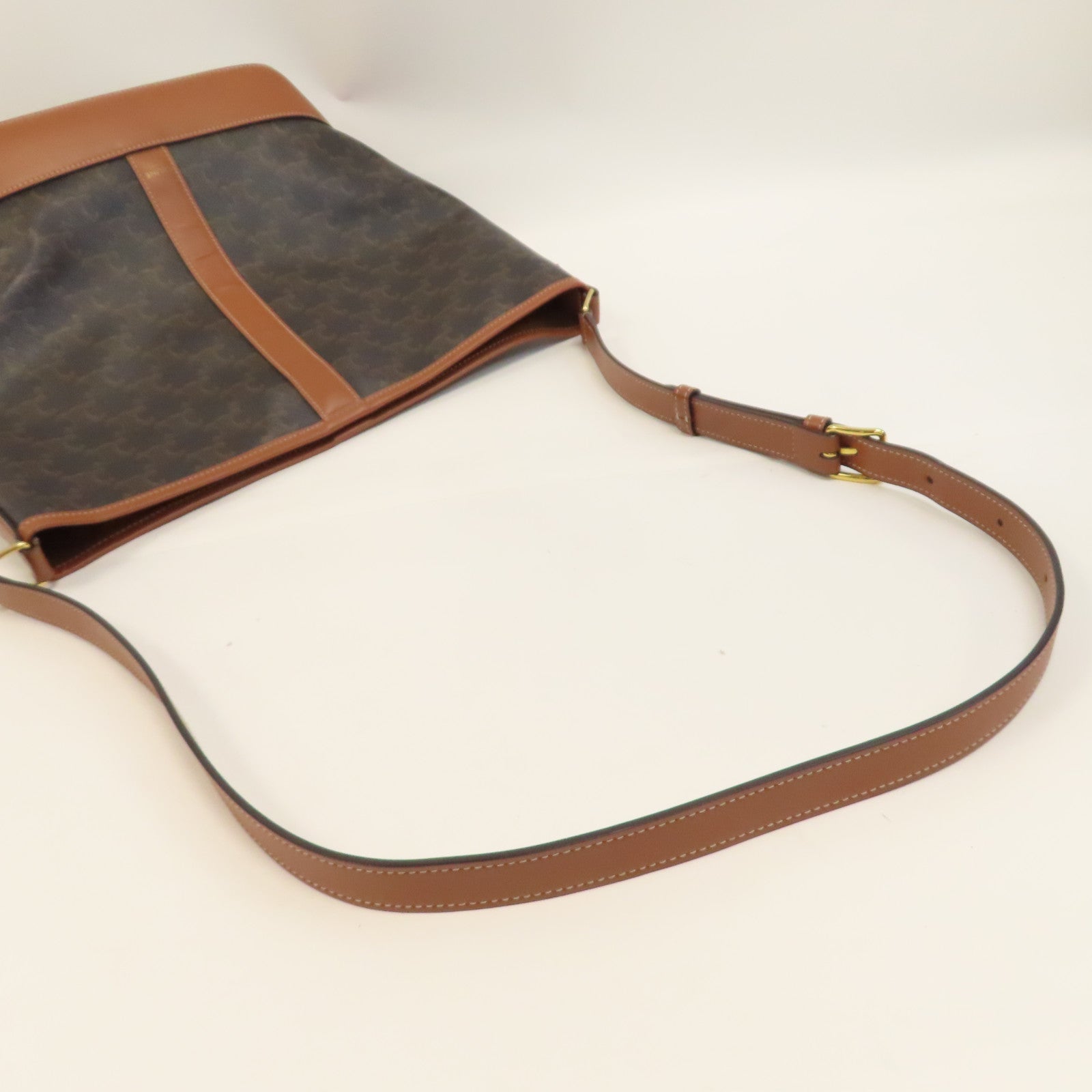 CELINE 塗層帆布Medium Triomphe Bucket金扣肩背袋啡色