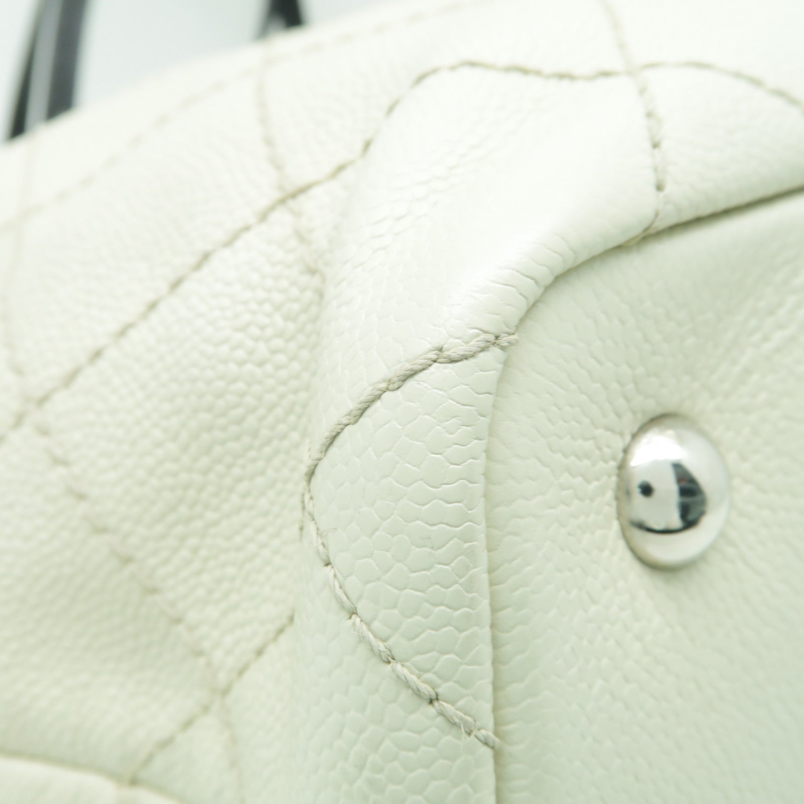 CHANEL 【激減優惠】菱格Caviar皮革Tote Bag銀扣手挽袋白色/黑色