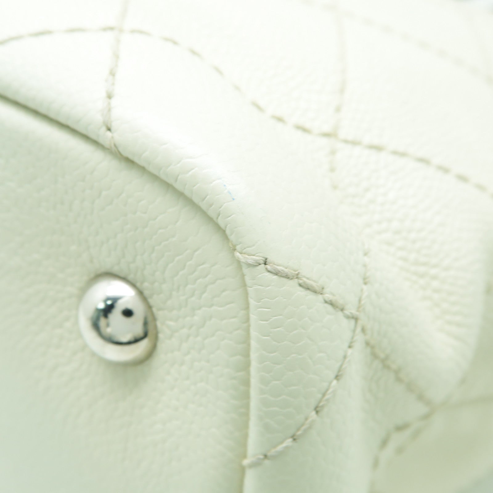 CHANEL 【激減優惠】菱格Caviar皮革Tote Bag銀扣手挽袋白色/黑色