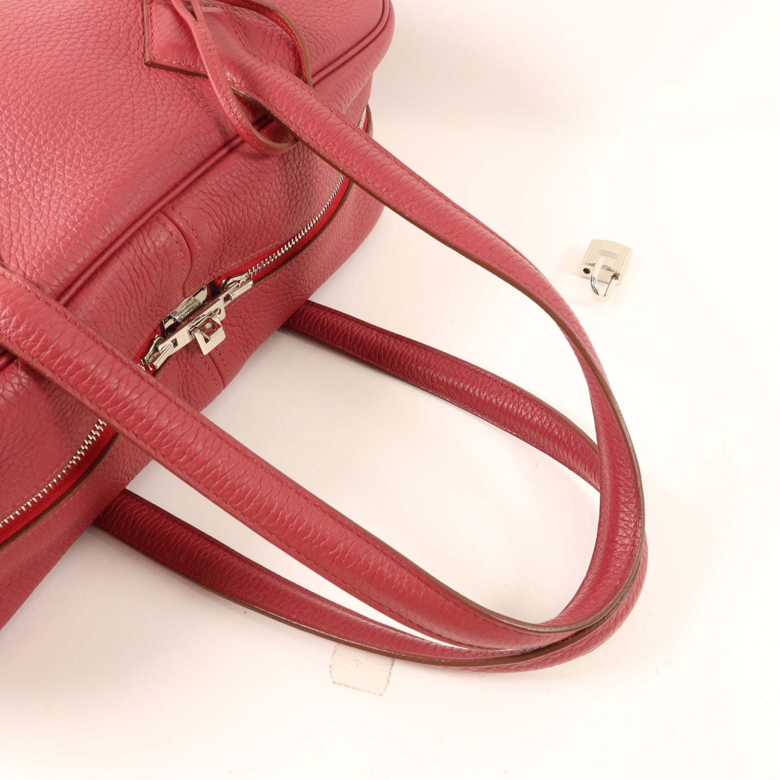HERMES Clemence皮革Victoria銀扣手挽袋Rubis