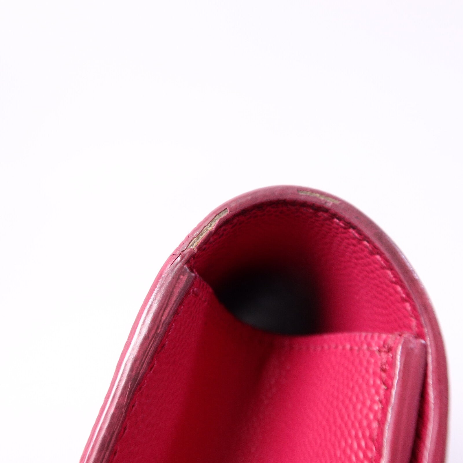 SAINT LAURENT 牛皮皮革Cassandre Clutch手拿包