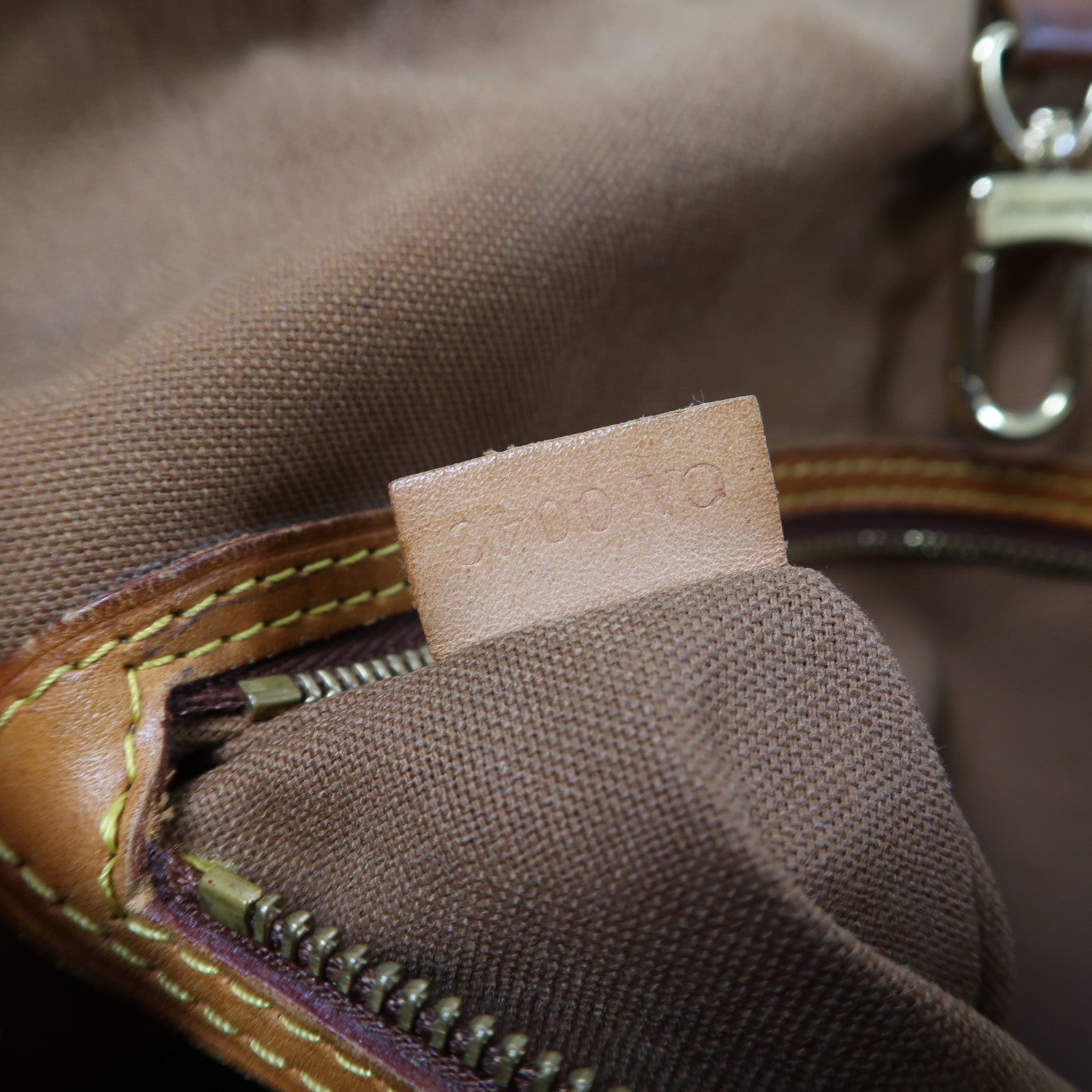 LOUIS VUITTON Monogram Batignolles Horizontal金扣肩背袋啡色