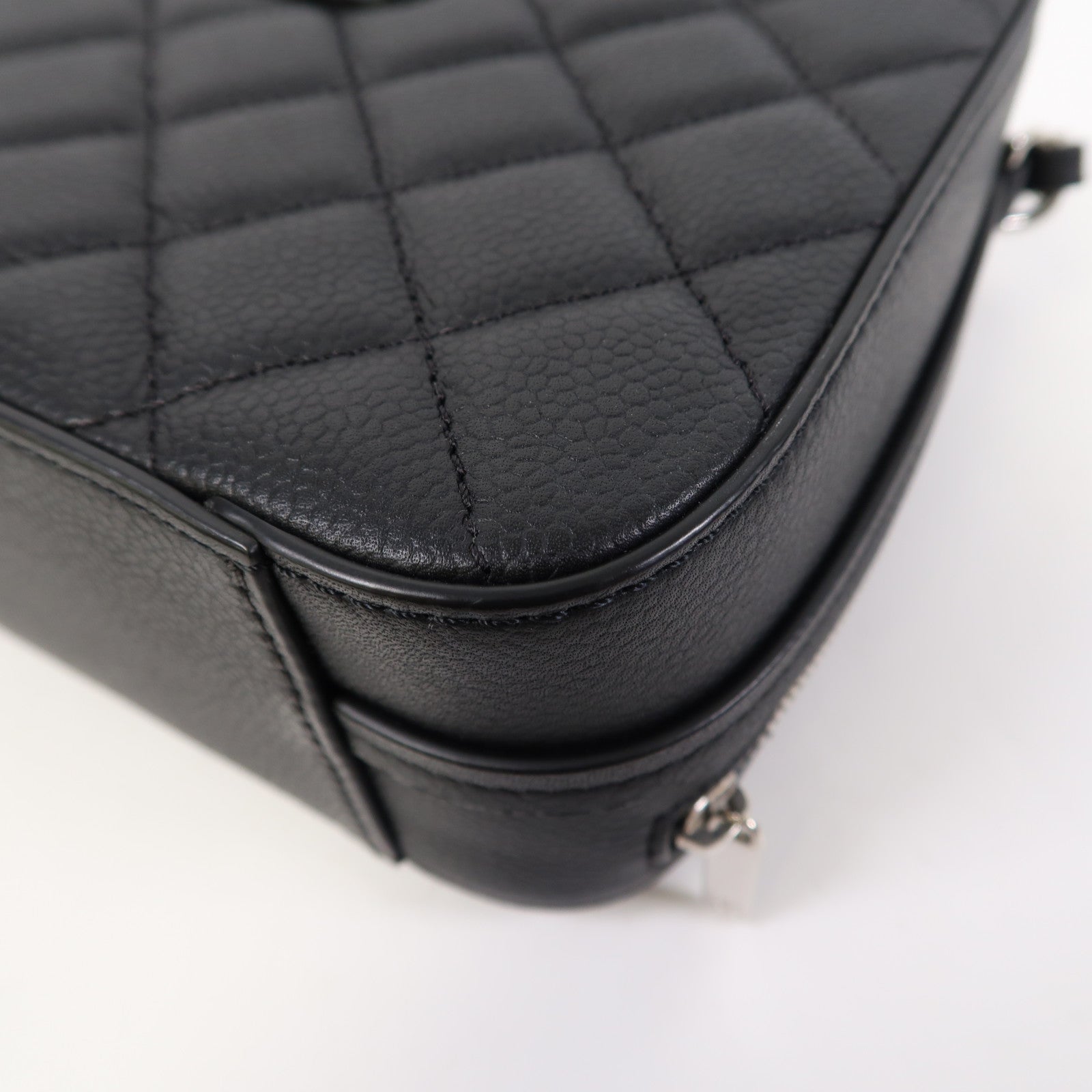CHANEL 菱格Caviar皮革Chain Shoulder銀扣鏈帶肩背袋黑色
