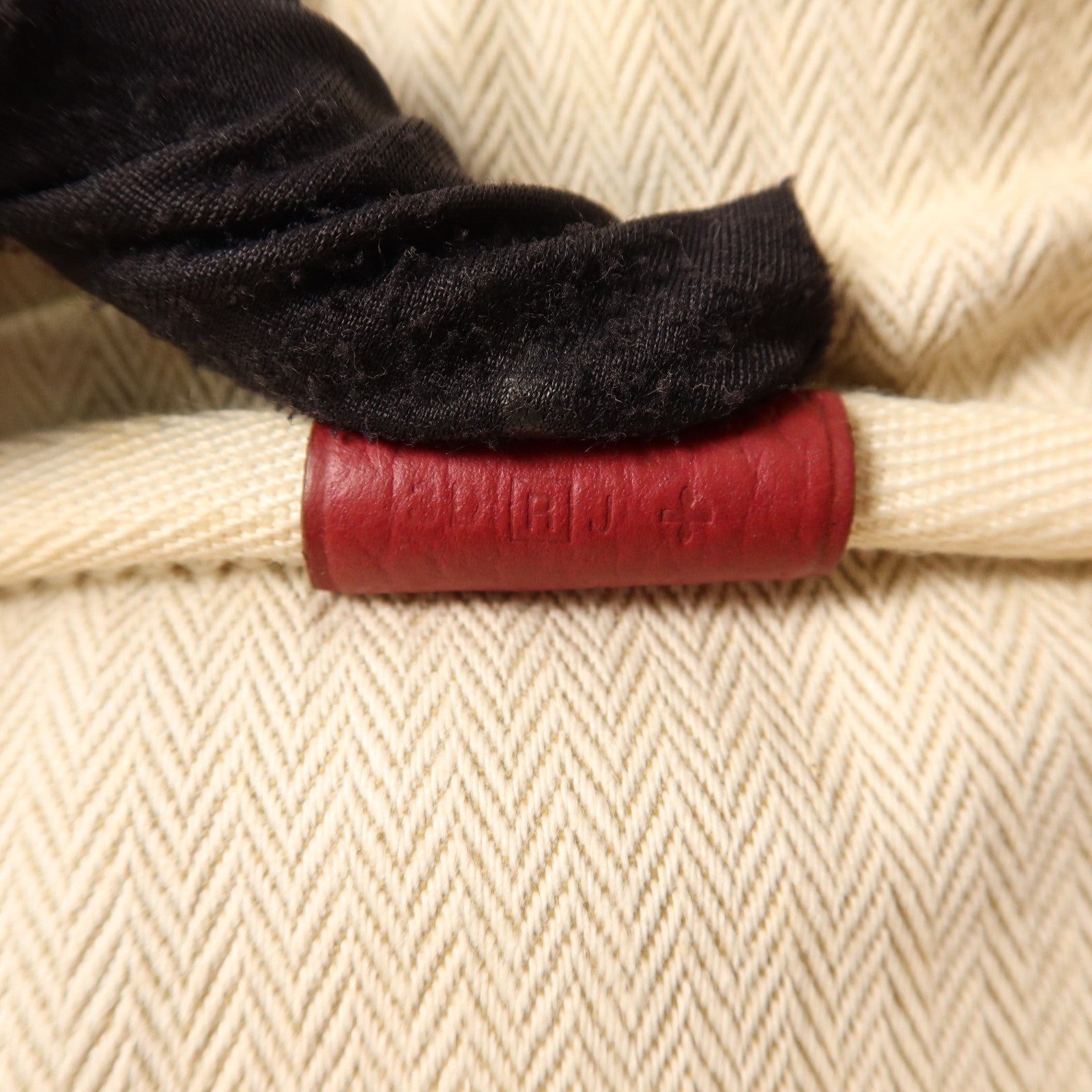 HERMES Clemence皮革Victoria銀扣手挽袋Rubis