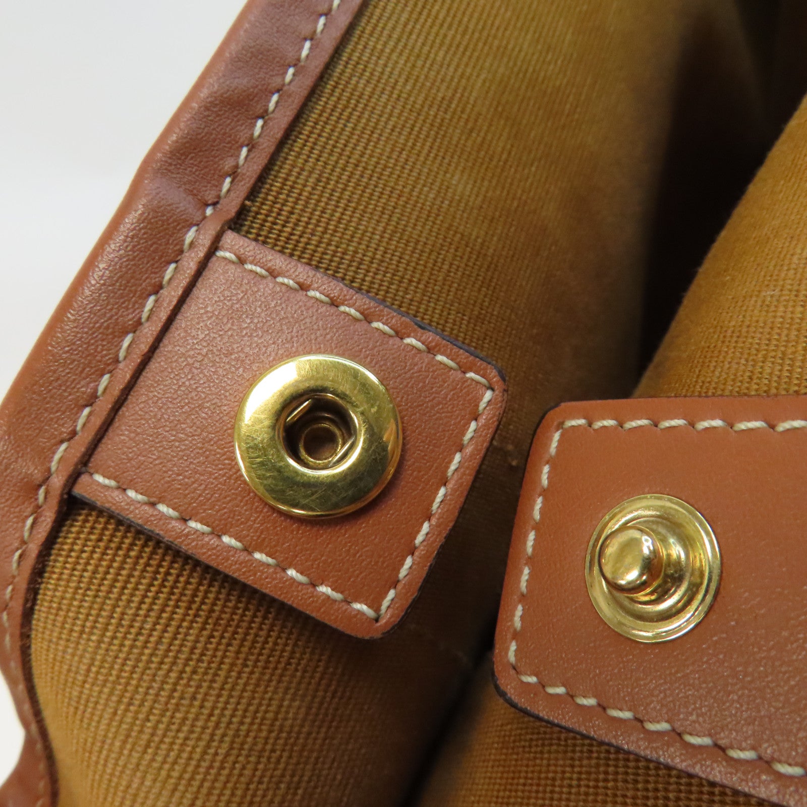 CELINE 塗層帆布Medium Triomphe Bucket金扣肩背袋啡色