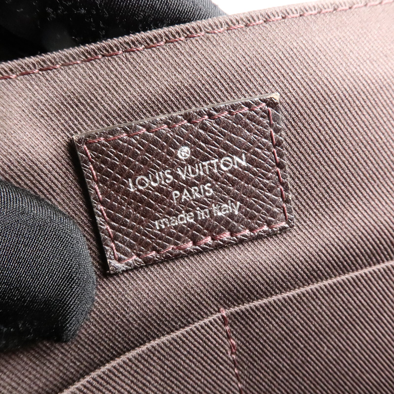 LOUIS VUITTON Taiga Roman PM肩背袋