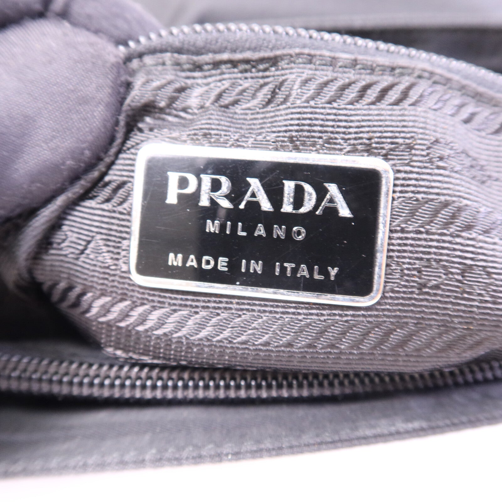 PRADA 尼龍Hand Bag銀扣手挽袋