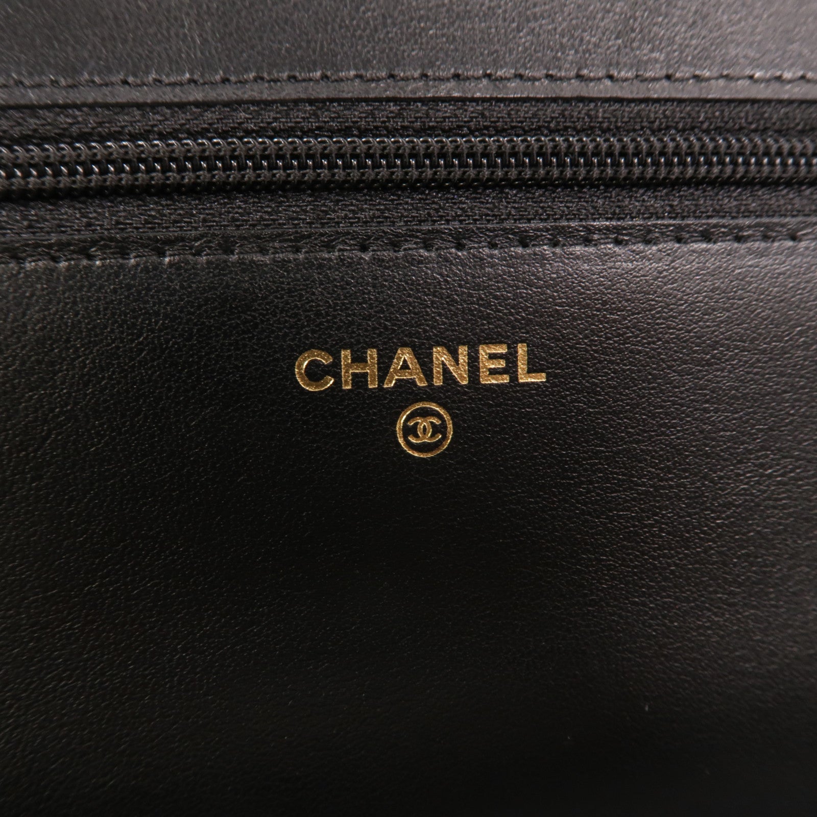 CHANEL 牛皮皮革Boy Wallet On Chain鏈帶肩背袋