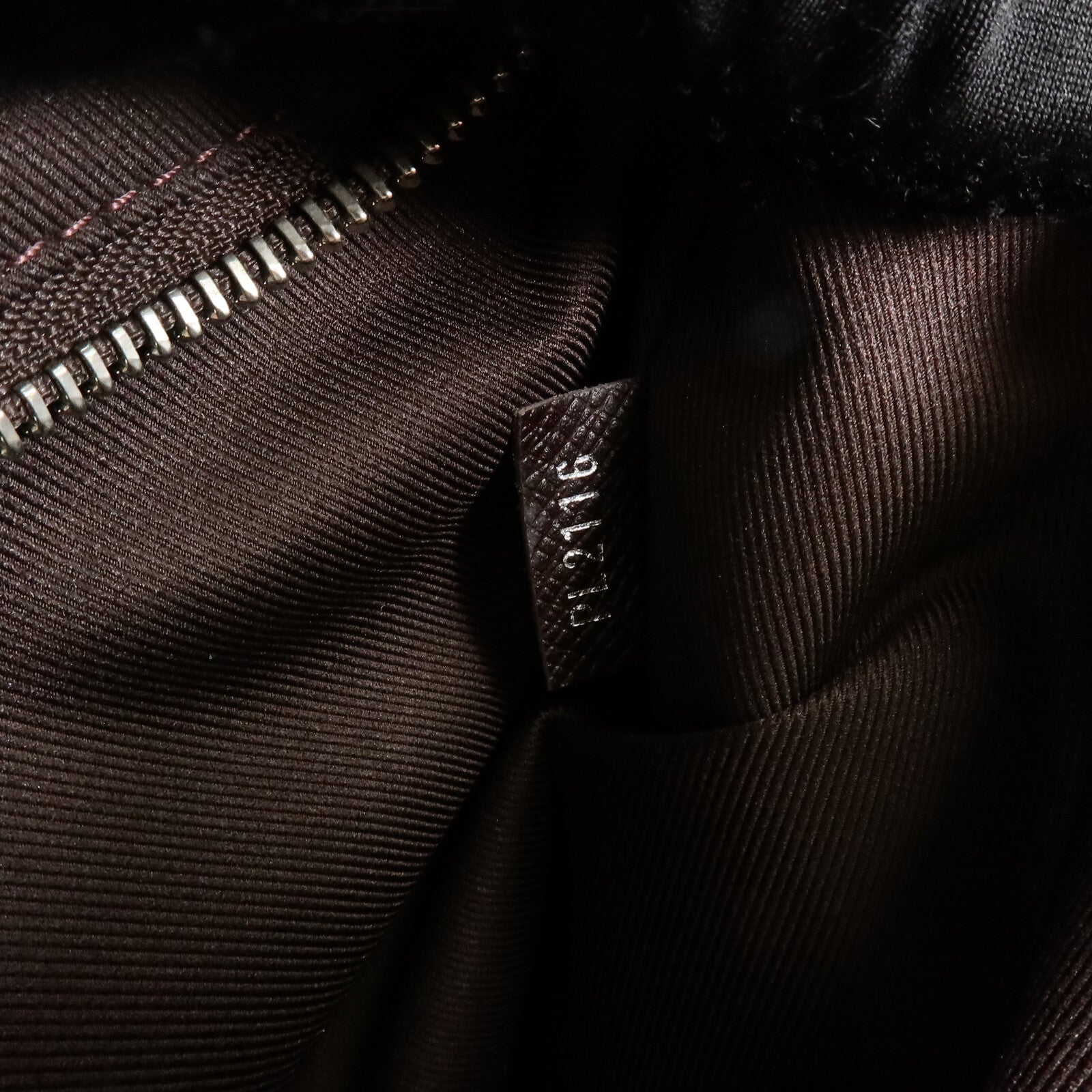 LOUIS VUITTON Taiga Roman PM肩背袋