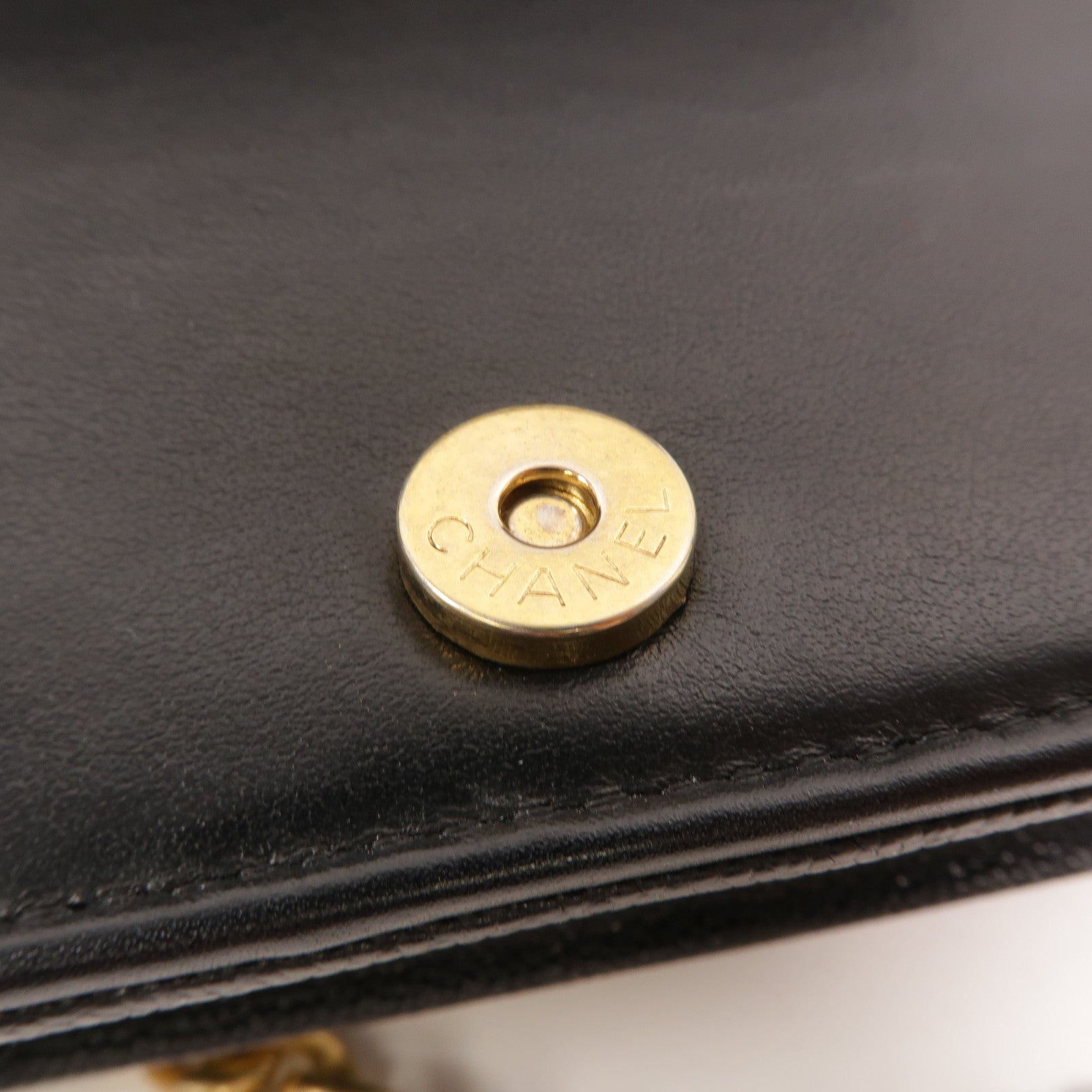 CHANEL 牛皮皮革Boy Wallet On Chain鏈帶肩背袋