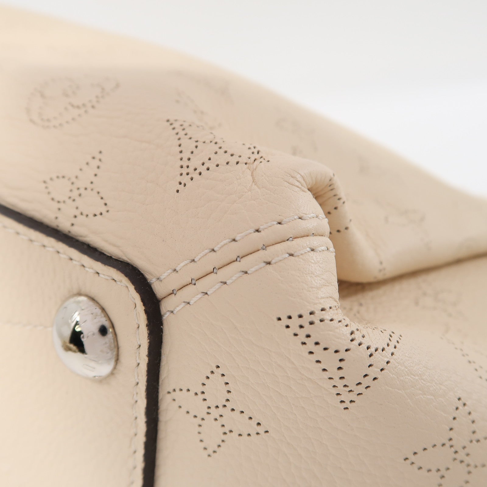 LOUIS VUITTON Mahina皮革Babylone BB銀扣手挽肩背兩用袋米色