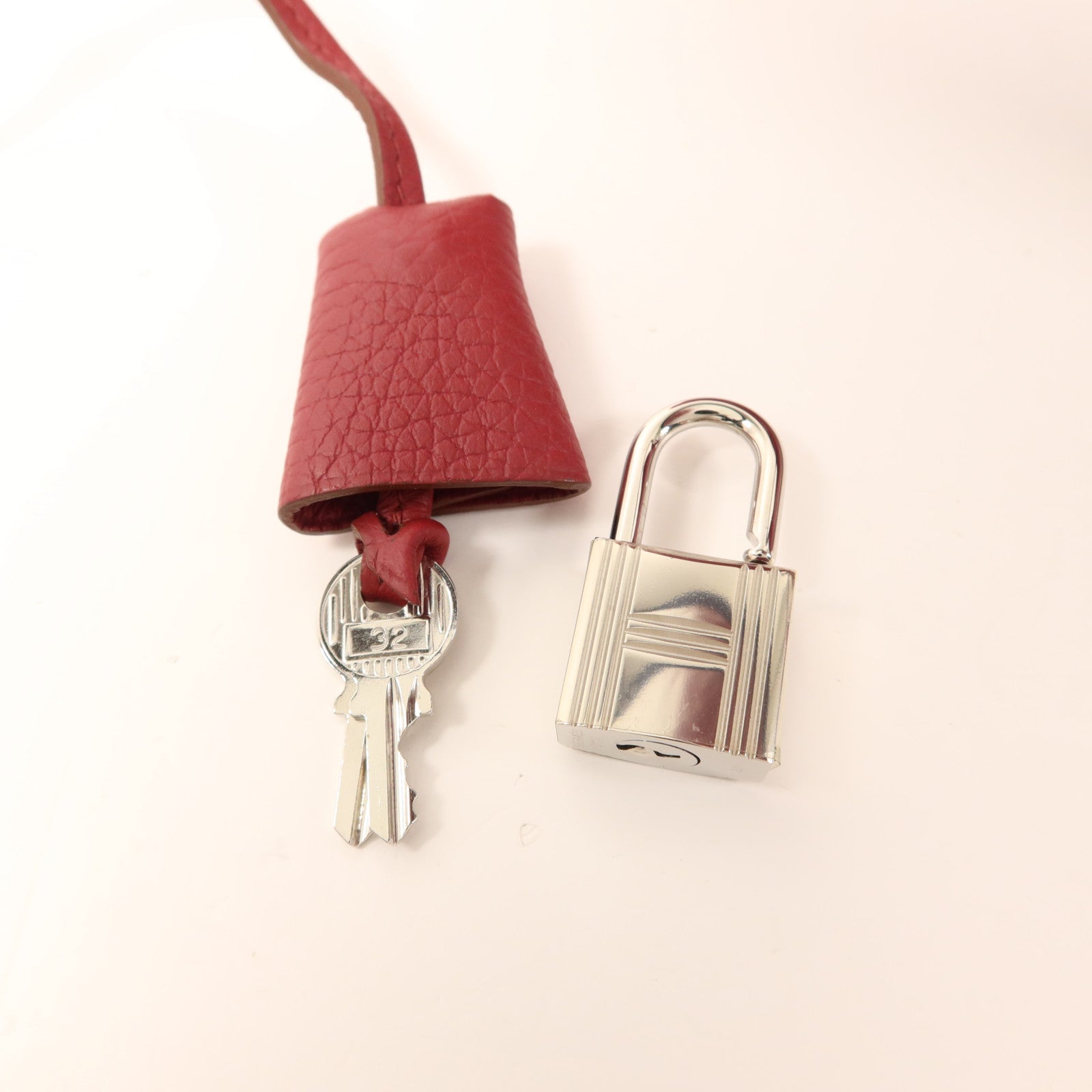 HERMES Clemence皮革Victoria銀扣手挽袋Rubis