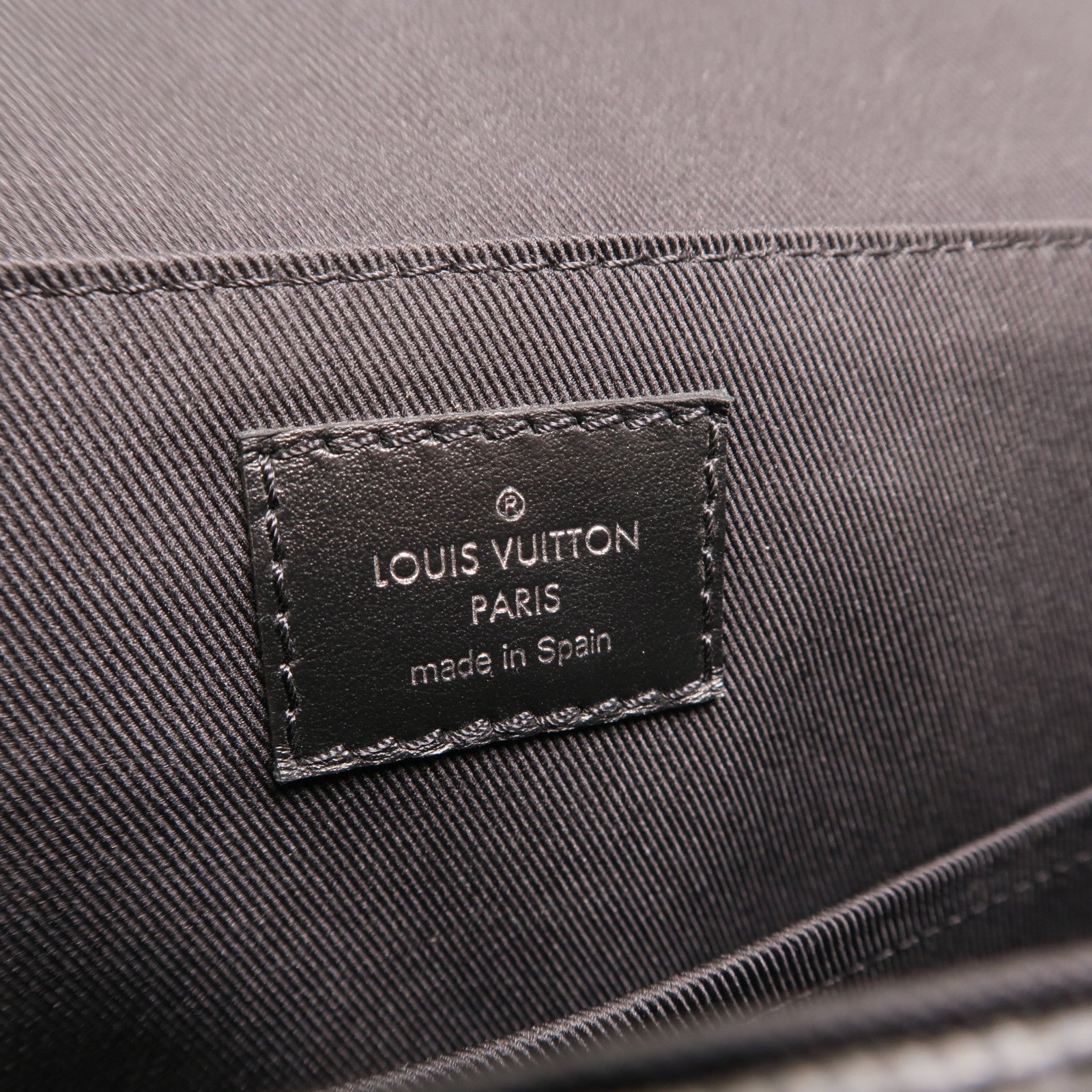 LOUIS VUITTON Damier Graphite District PM Messenger銀扣肩背袋
