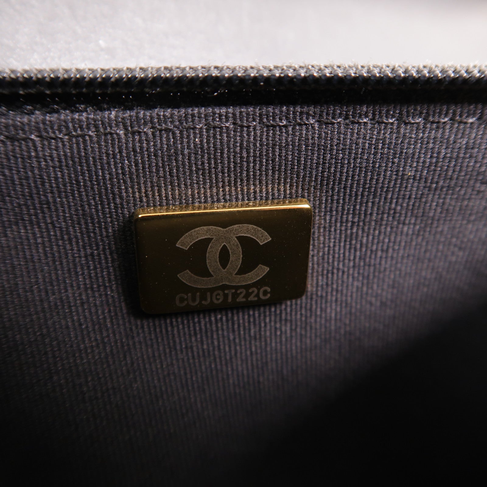 CHANEL 牛皮皮革Boy Wallet On Chain鏈帶肩背袋