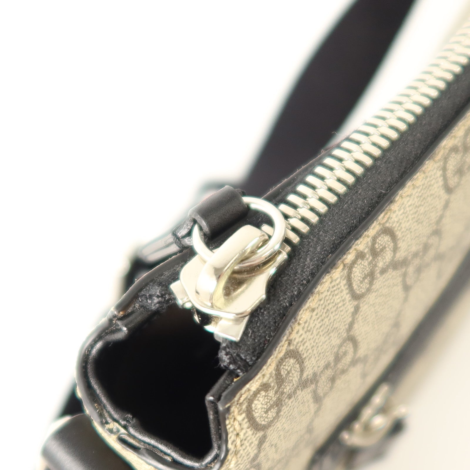 GUCCI 塗層帆布Shoulder Bag銀扣肩背袋