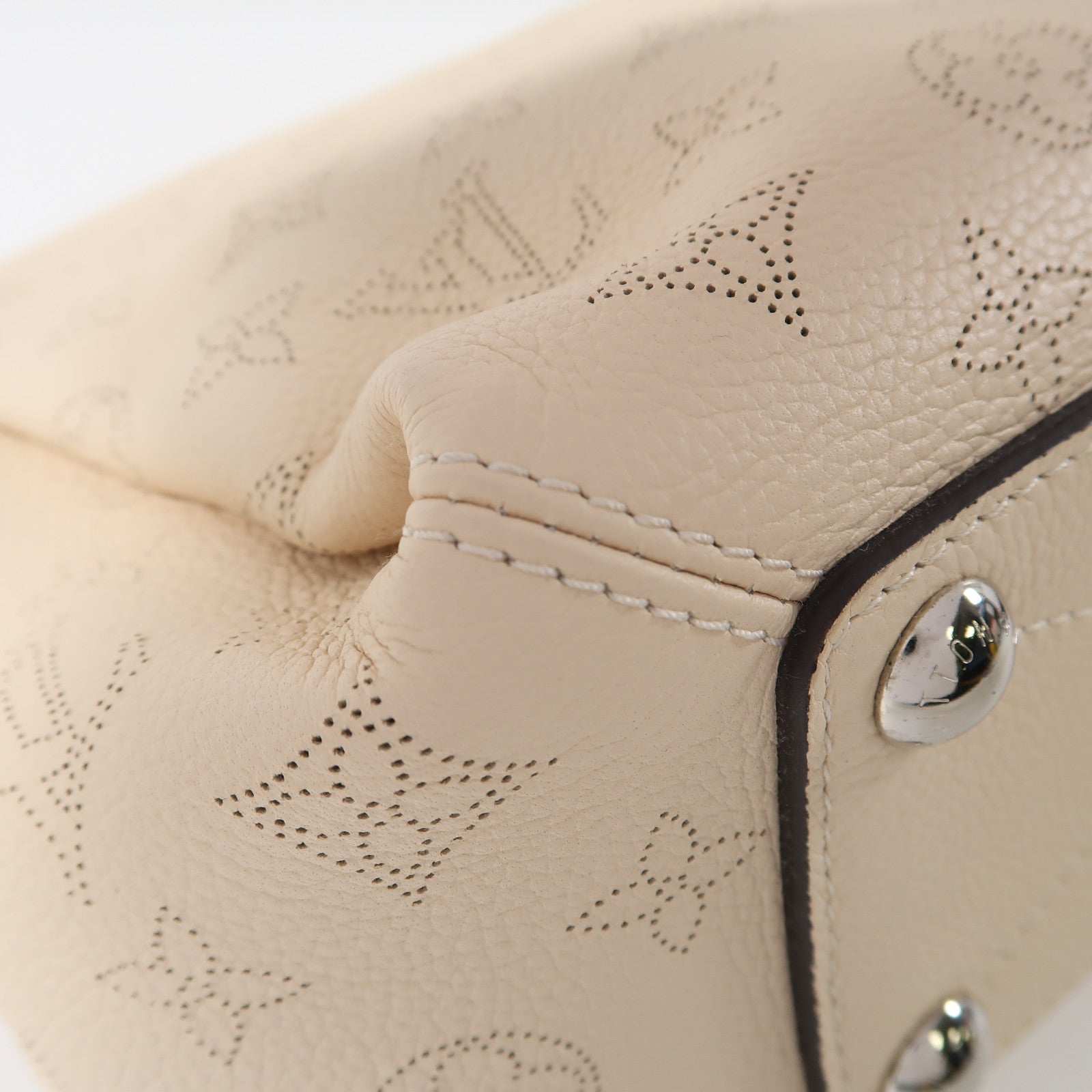 LOUIS VUITTON Mahina皮革Babylone BB銀扣手挽肩背兩用袋米色