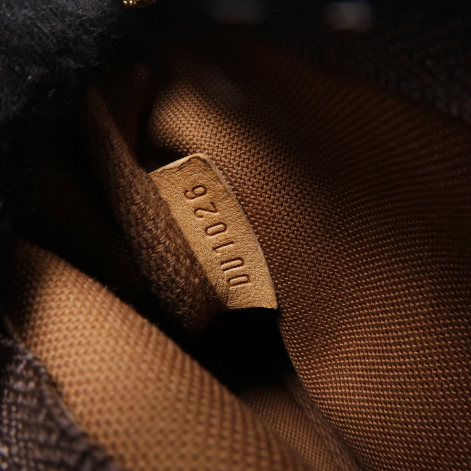 LOUIS VUITTON Monogram Mini Pochette Accessoires金扣手挽袋棕色