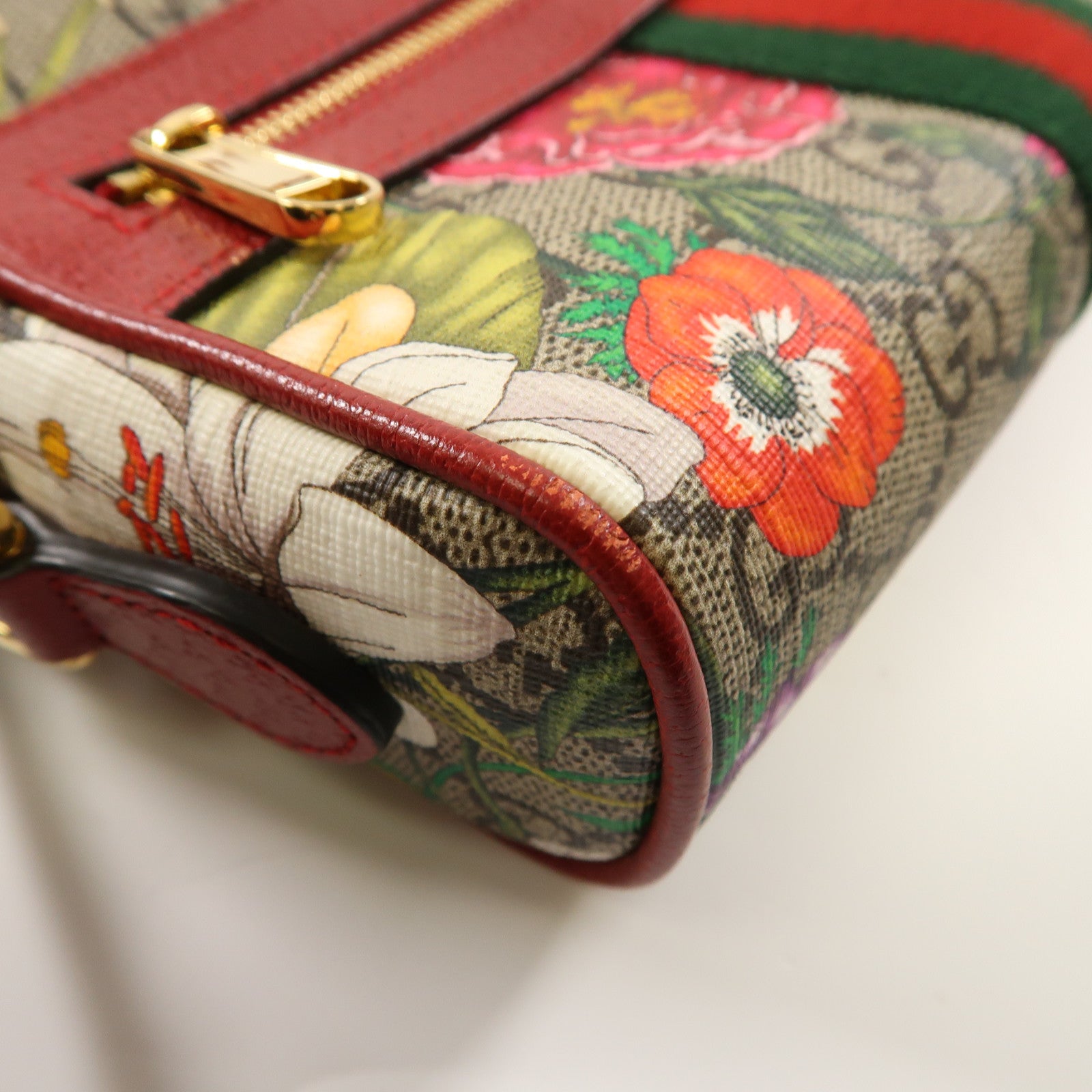 GUCCI 塗層帆布GG Superme Mini金扣肩背袋紅色/彩色