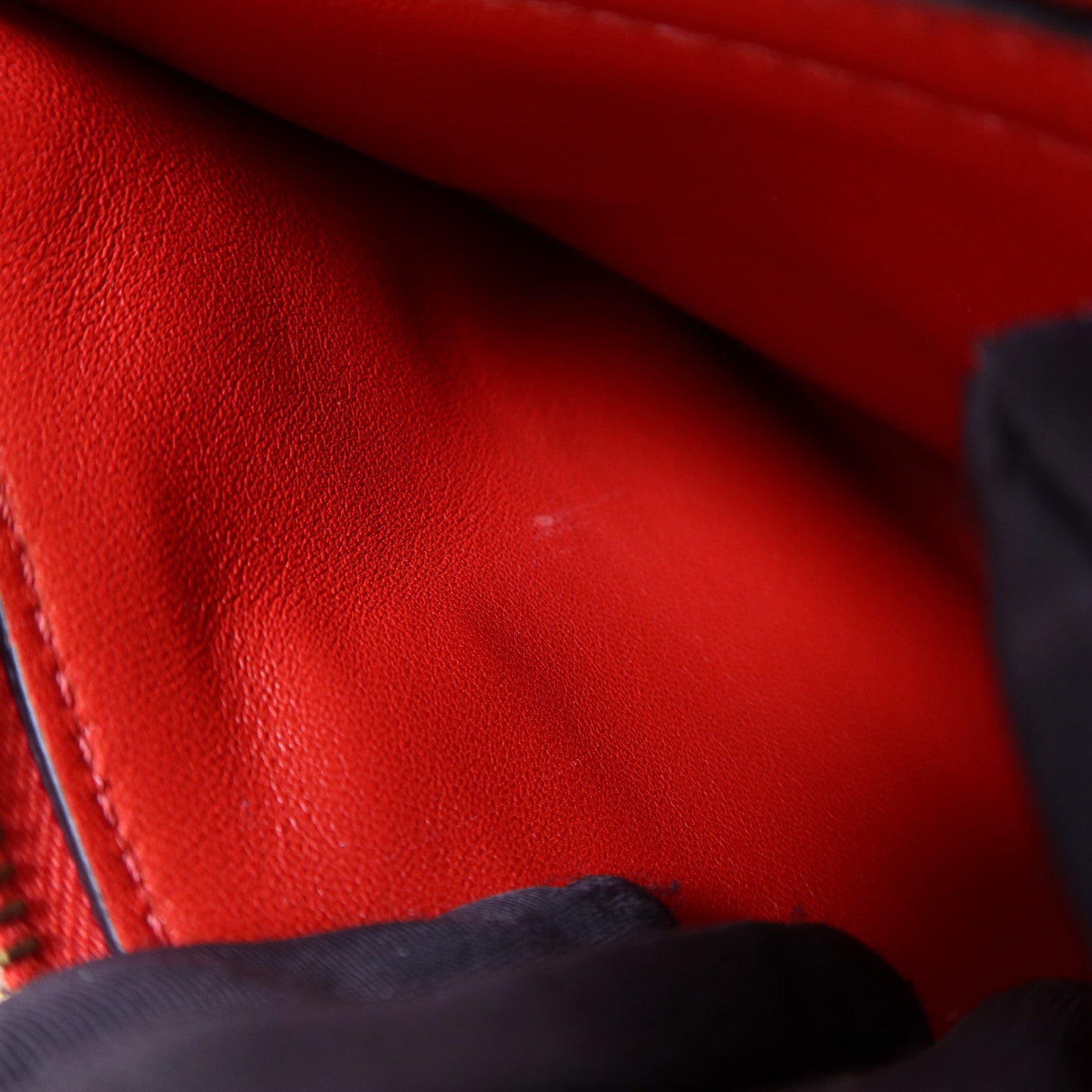 Valentino 牛皮皮革VRing Top Handle金扣手挽肩背兩用袋