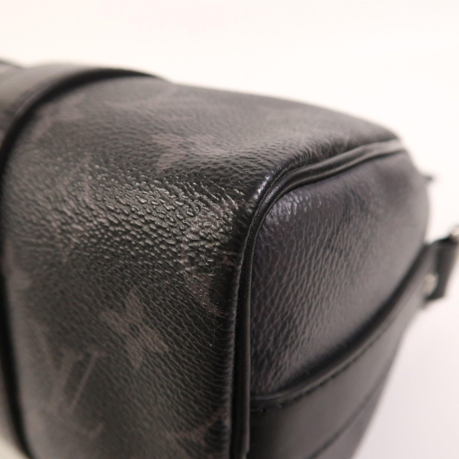 LOUIS VUITTON Monogram Eclipse Reverse Keepall Bandouliere 25銀扣手挽肩背兩用袋