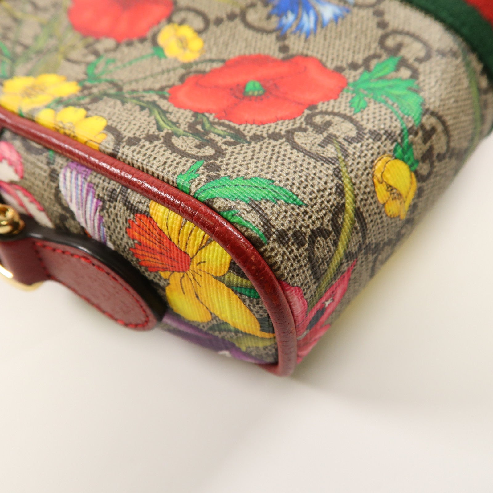 GUCCI 塗層帆布GG Superme Mini金扣肩背袋紅色/彩色