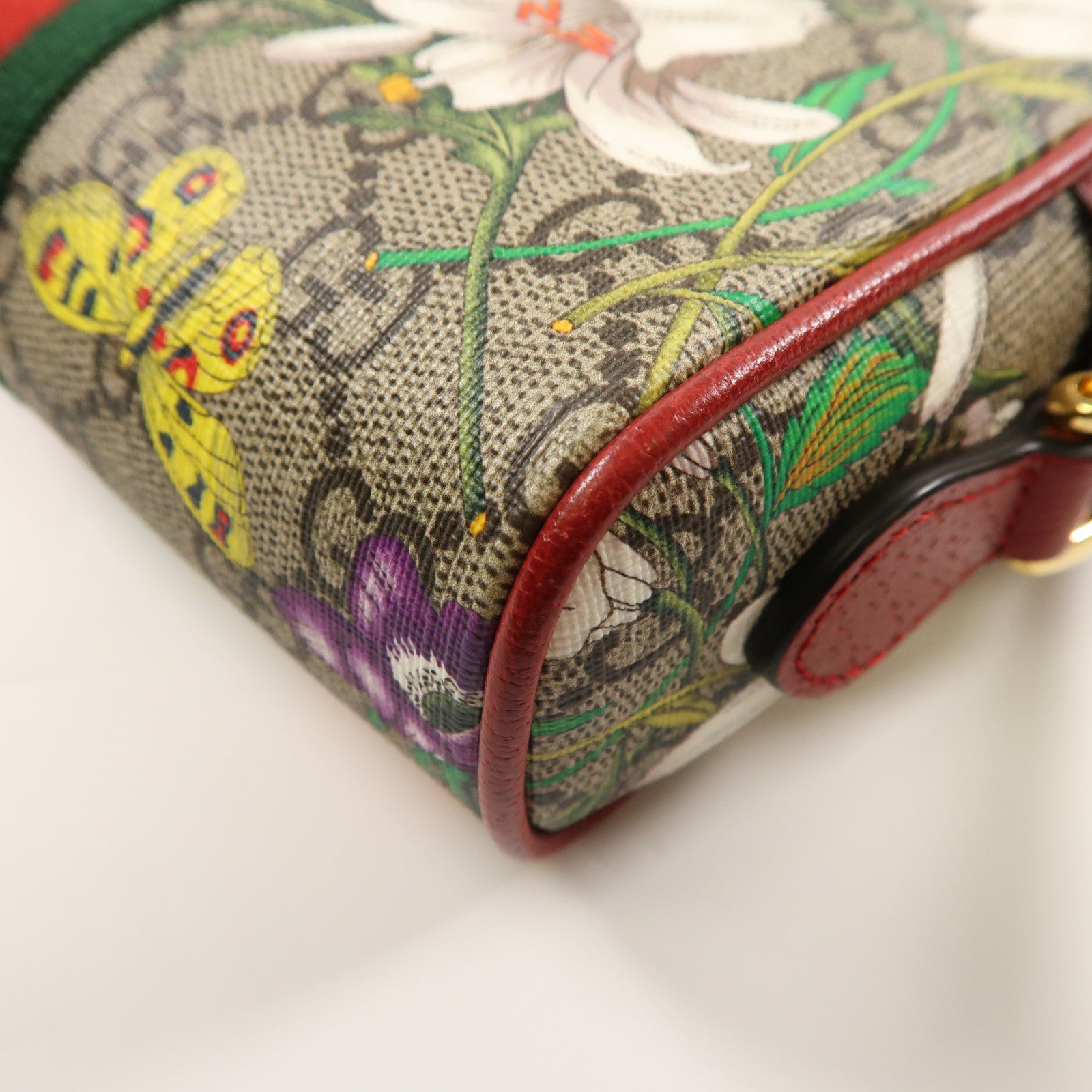 GUCCI 塗層帆布GG Superme Mini金扣肩背袋紅色/彩色