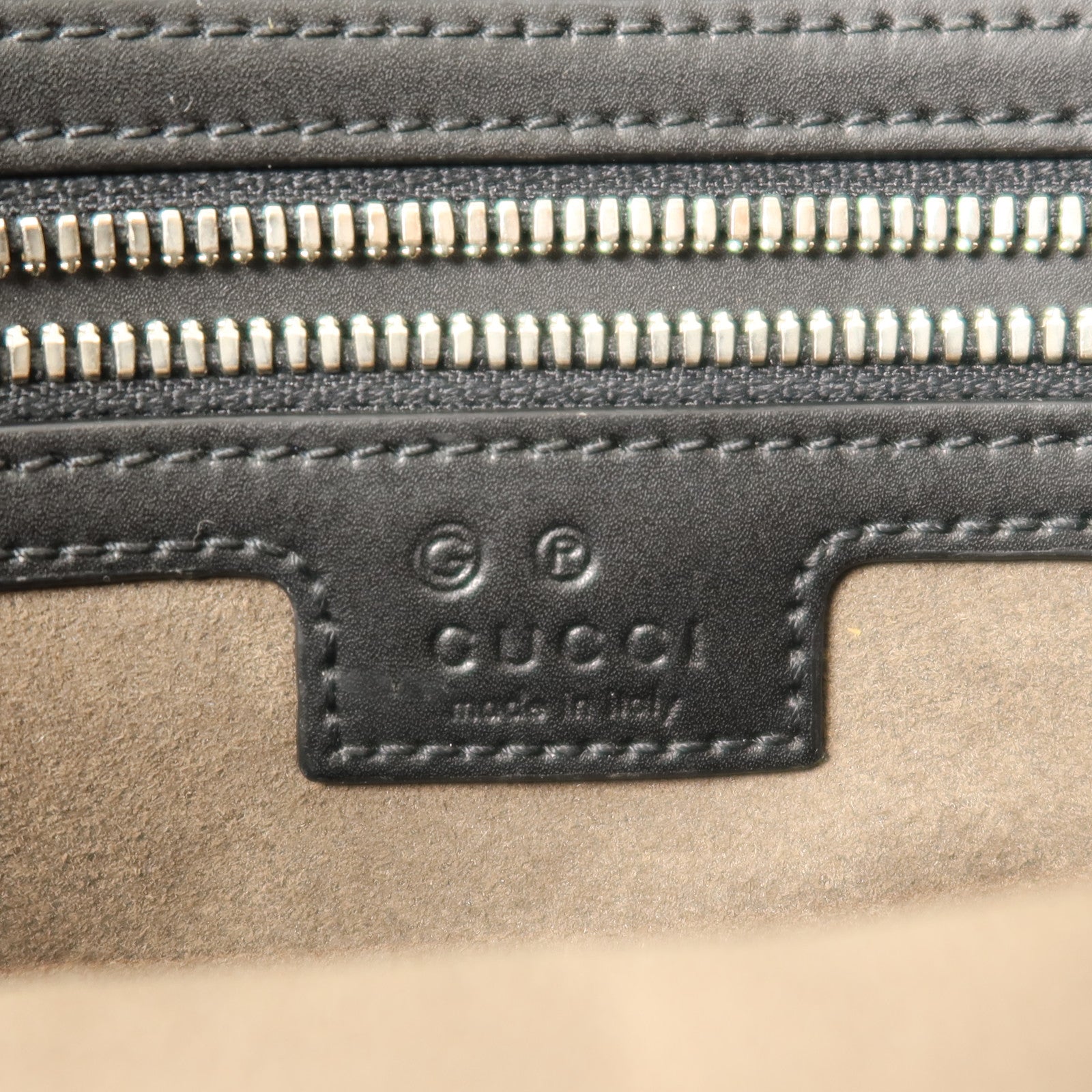 GUCCI 塗層帆布Shoulder Bag銀扣肩背袋