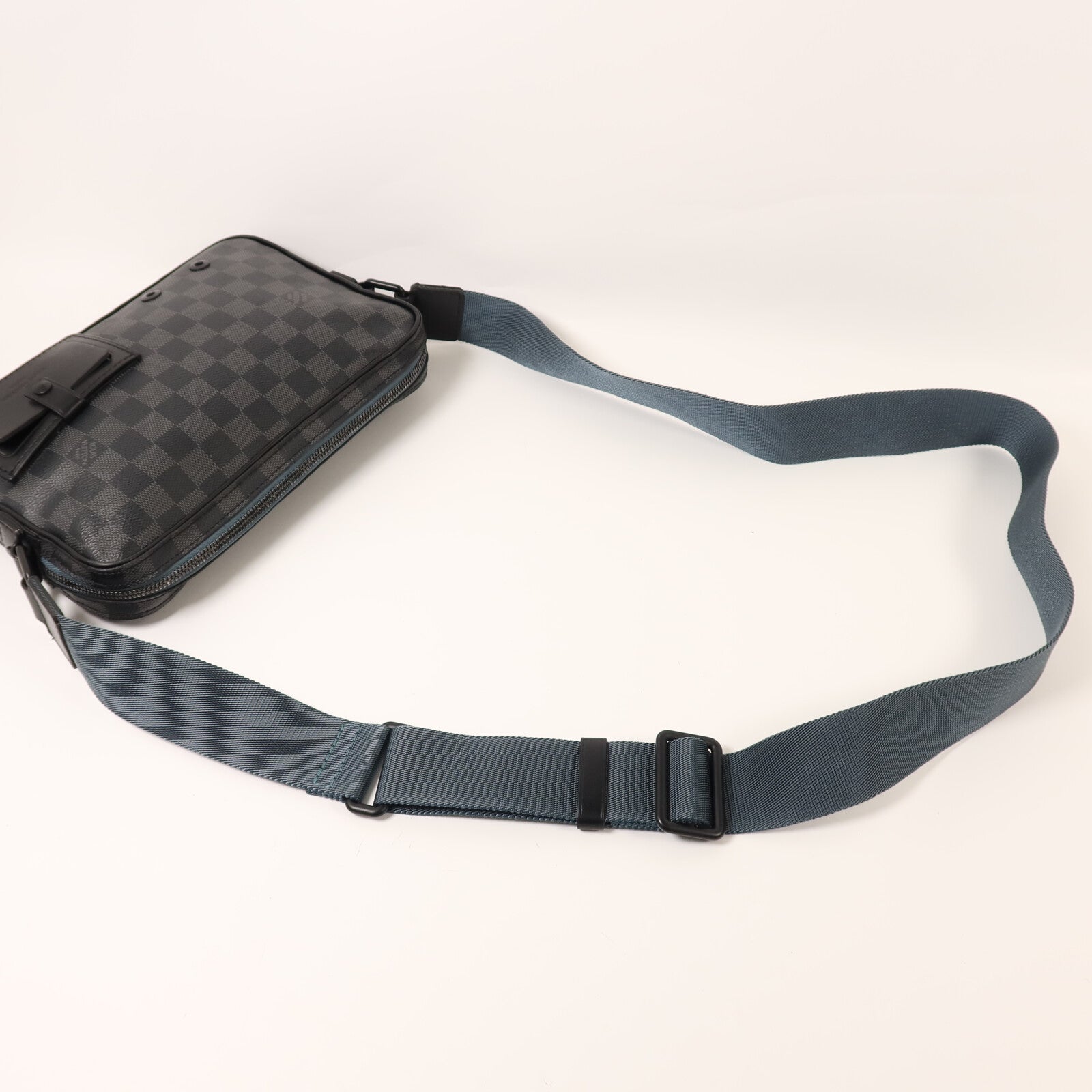 LOUIS VUITTON Damier Graphite Alpha Messenger Bag肩背袋