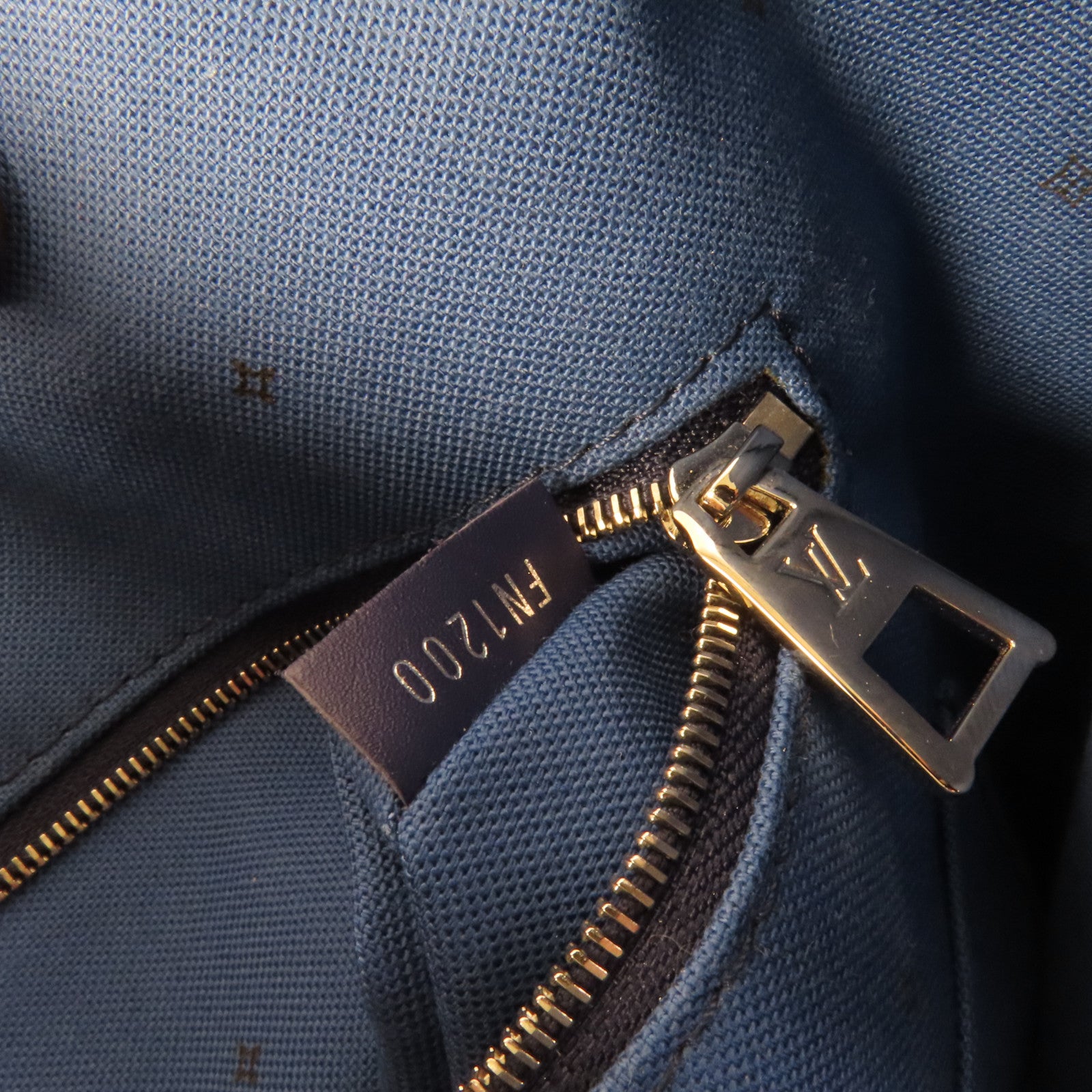 LOUIS VUITTON Monogram Escale On The Go銀扣手挽肩背兩用袋