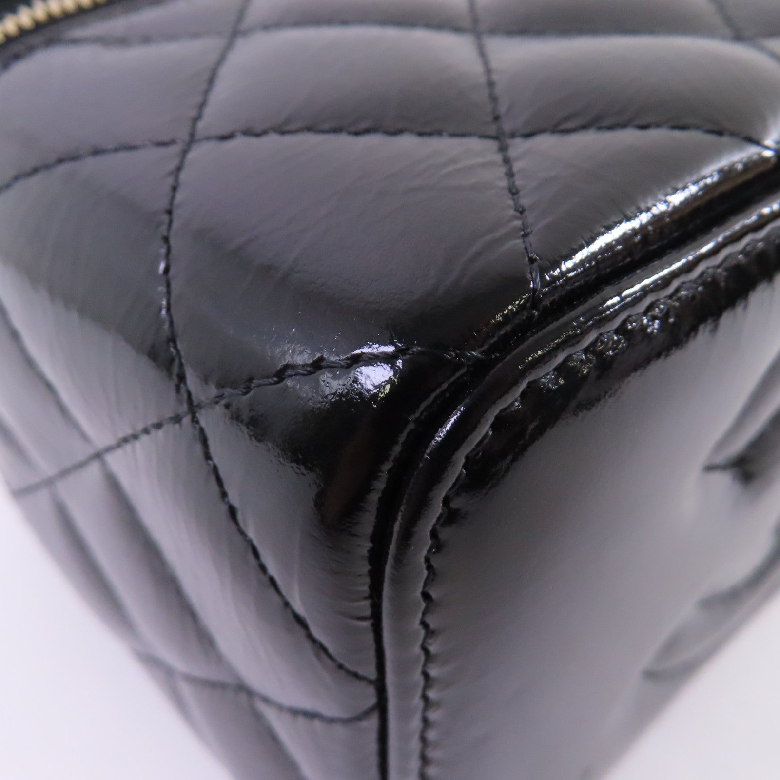 CHANEL 【激減優惠】漆皮皮革Vanity Case金扣鏈帶手挽肩背兩用袋