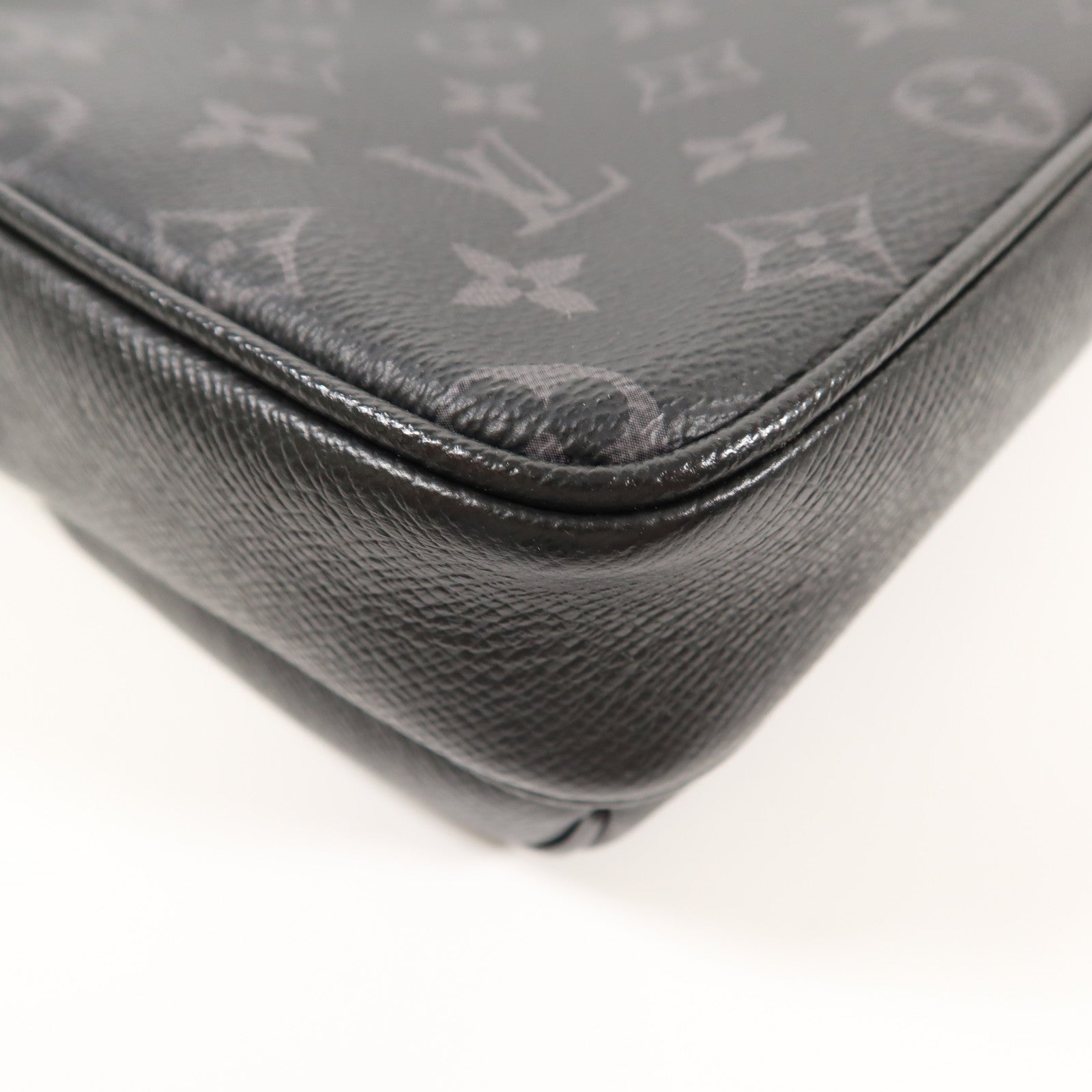 LOUIS VUITTON Monogram Eclipse/Taiga Outdoor Messenger銀扣肩背袋/斜挎包